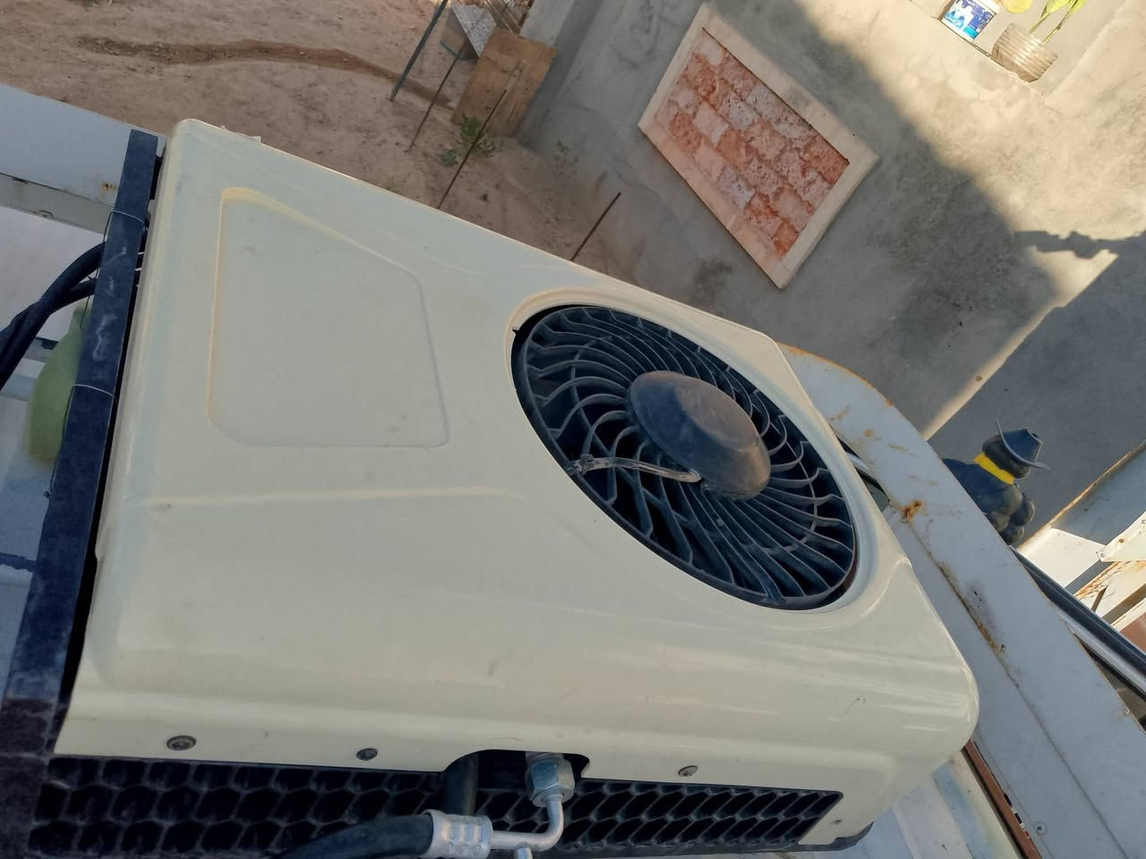 سبلت للبيع تبريد ثلج 12فولت و24 مكاني فلوجة السعر 350 الف حلين مشدود على كيا حمل *********** كورك بي واتساب***********
