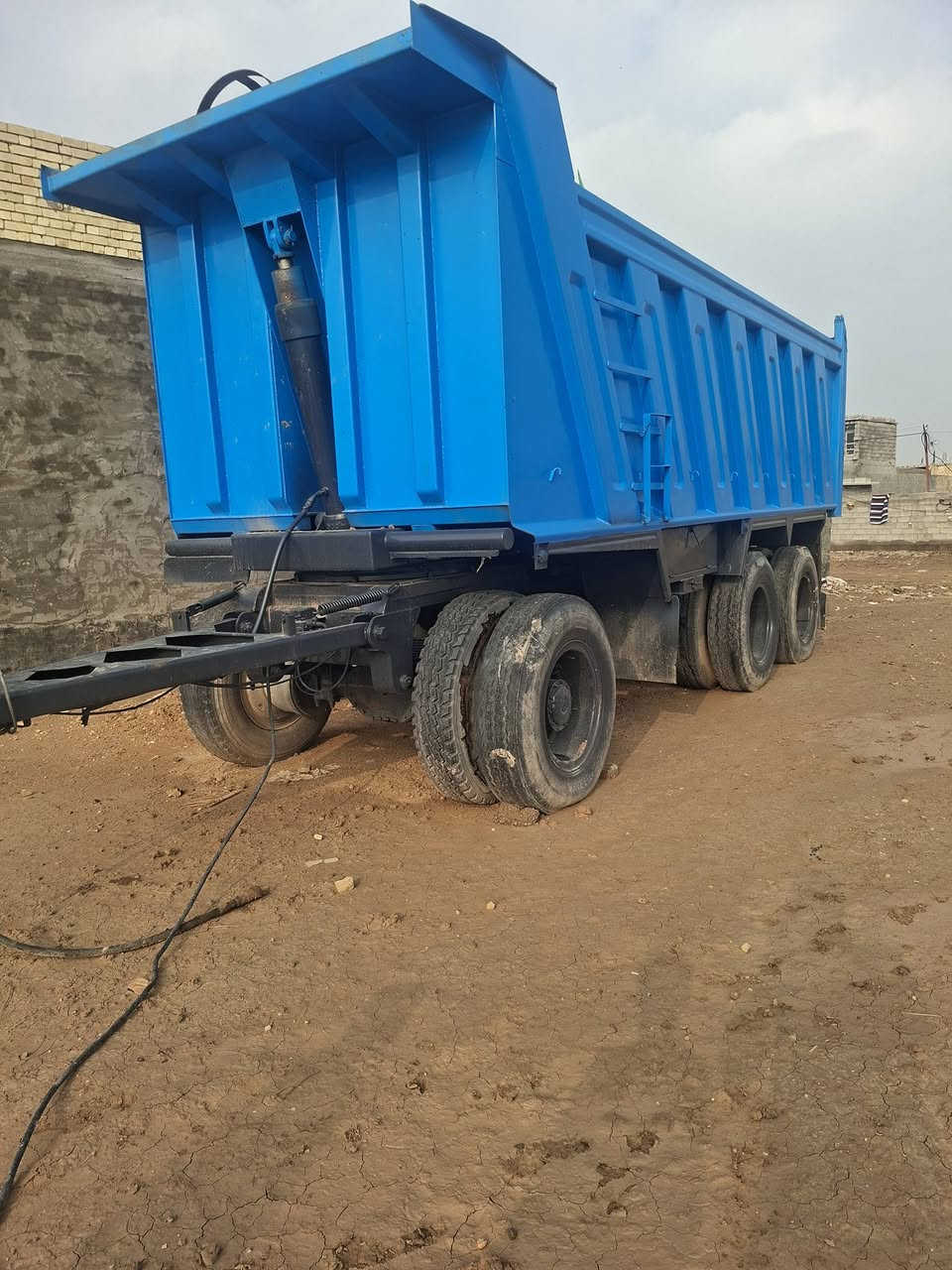 السلام عليكم للبيع عربانه جديده ذرعتها ٢٤ متر معوزه بس تايرات ***********
