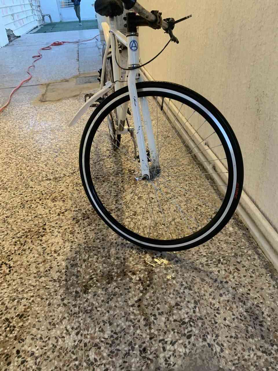 السلام عليكم بايسكل C700 للبيع بايسكل نضيف جدا مثل ما موضح بل شكل نقص بريك امامي فقط السعر 110 وبي مجال المكان الغزاليه البكريه هاذا رقم بي واتساب ***********
