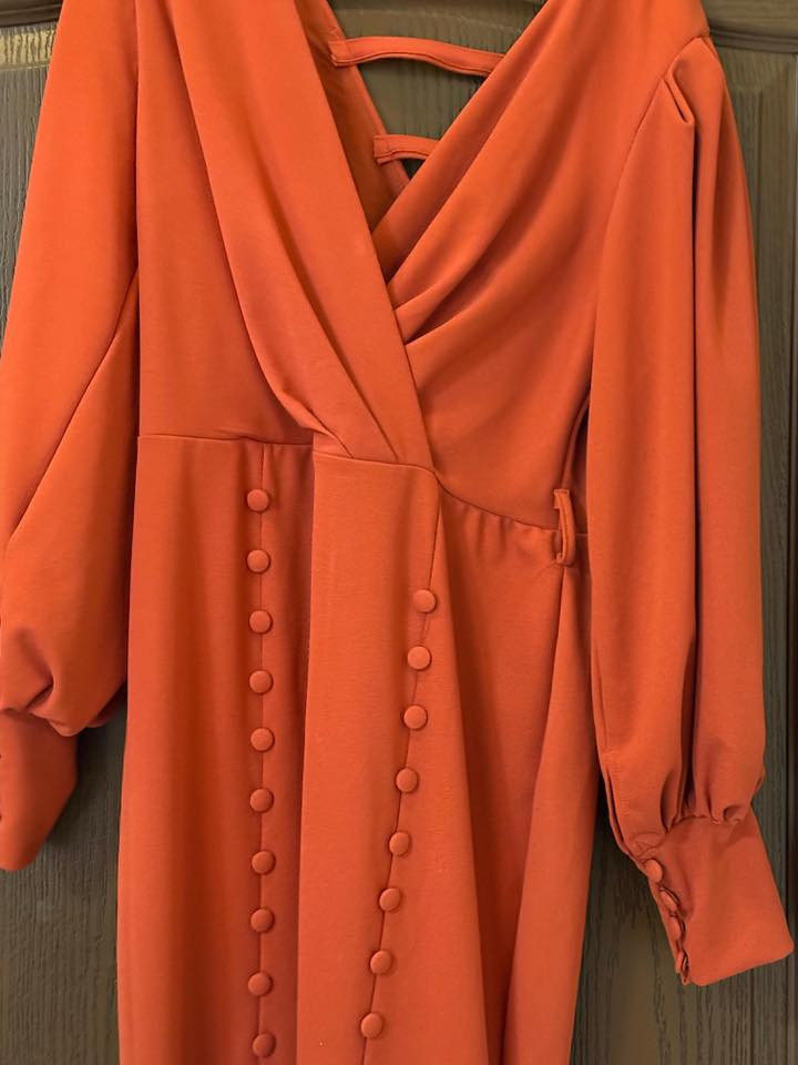 فستان للبيع ١٥ الف تصفية محل عنوان كركوك ***********
