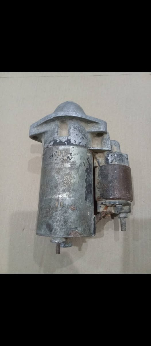 هذني قطعتين مال كولف لو مال اودي صراحه ما اعرف بالضبط بس اثنيناتهن فاحصهن شرط
سلف شرط شغال 25 الف
يدة ماسحات شرط شغال 15 الف
يوجد خدمه التوصيل كافه المحافظات 5 الف
***********
