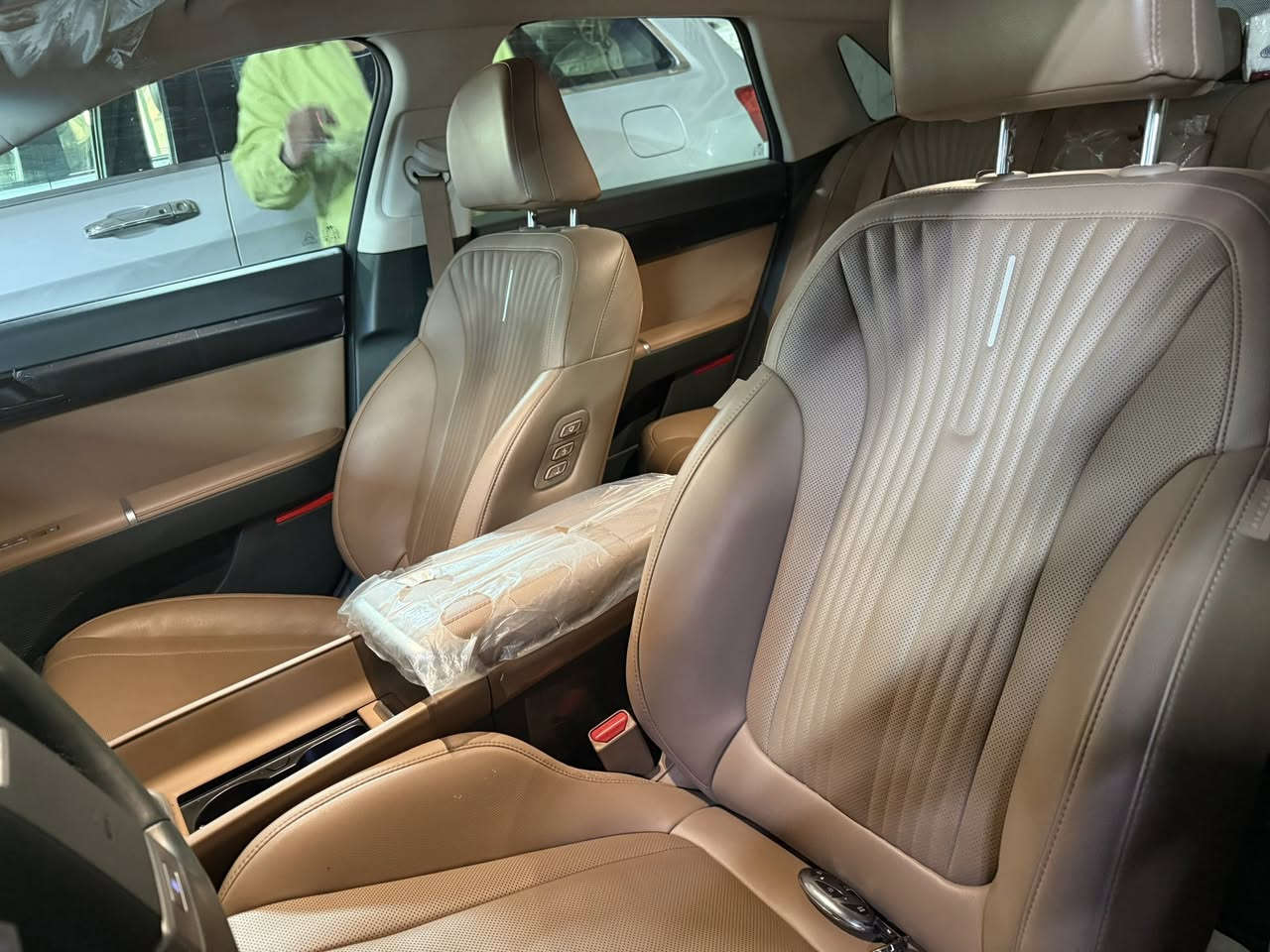 هونداي كراندير ازيرا مرقم بغداد 
موديل 2024
ماشيه 5000 زيرو 
هواي بيهه موصفات
وارد كوري جاملغ خلفي فقط راجع بلادي 
سعة المحرك 1600 تيربو بانزين هايبرد
تحكم بل بصمه تقديم السياره ورجوعهه
كير رياضي شفات ستيرن تحكم استيرن كهربائي + تدفئه ستيرن
المقود - جنطه كهربه
عرض كامرات بالدشبول -
عند الاشاره يمين او يسار تحكم متعدد في وضعيات -
القيادة- دخول ذكي
تشغيل عن بعد -
شاحن موبايل لاسلكي -
مرايات كهربائية- اشاره -
بالمرايات
مثبت سرعه -
مقاعد جلد
تبريد وتدفئه المقاعد -
الامامية
مقاعد السائق والراكب -
كهربة
حساسات أمامية وخلفية - محيطيه
كاميرا محيطية 360 درجة -
كشافات ضياب- أضم1 -
‏LED المن
برده خلفيه- رادارات -
360
تحديد مسار -
نظام النقاط العميا -
حساس تاير -
السعر 245
حجم الويل 19 -

للاستفسار اكثر الخاص مفتوح


**إذا كنت صاحب هذا الإعلان وتريد حذفه لأي سبب، رجاءا أرسل رسالة إلى الدعم الفني**