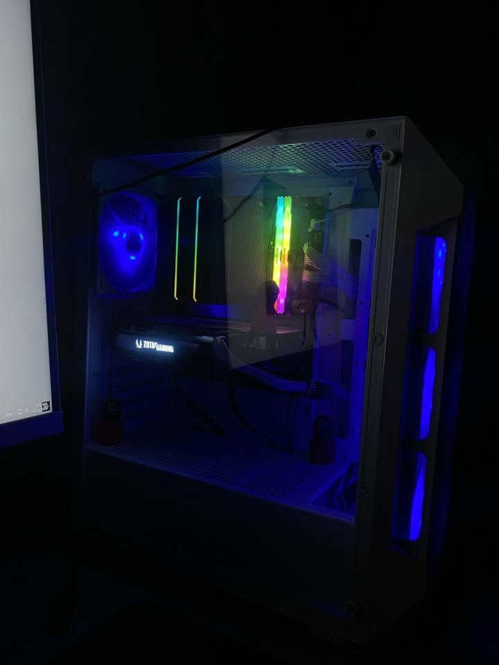 السلام عليكم كيس للبيع
مواصفات 

Cpu R 7500F 

Gpu VGA ZOTAC RTX 4070 TWIN EDGE 12G

M.B B650MK

RAM 16GBx2)32GB Kit) DDR5
5600MT/s CL40 RGB 

 SSD 1TB M.2 2280 PCle GEN3X4
NVMe

PSU SEGOTEP GM750w +80 FULL
MODULAR GOLD white

CPU COOLER ALSEYE M9O BLACK

CASE GAMDIAS AURA GC1 ELITE WH
ARGB
 كل الكراتين موجودة رايدة بمليون و 550 
الرقم ***********
