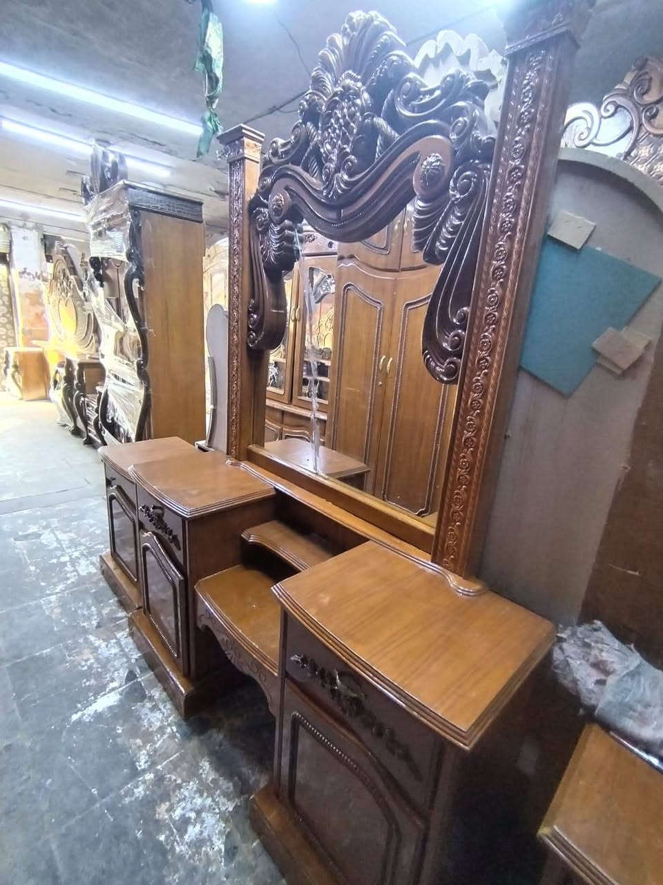 غرفه النوم للبيع تزكام كله صاج وجهين ٧٠٠ وبيه مجال ***********
