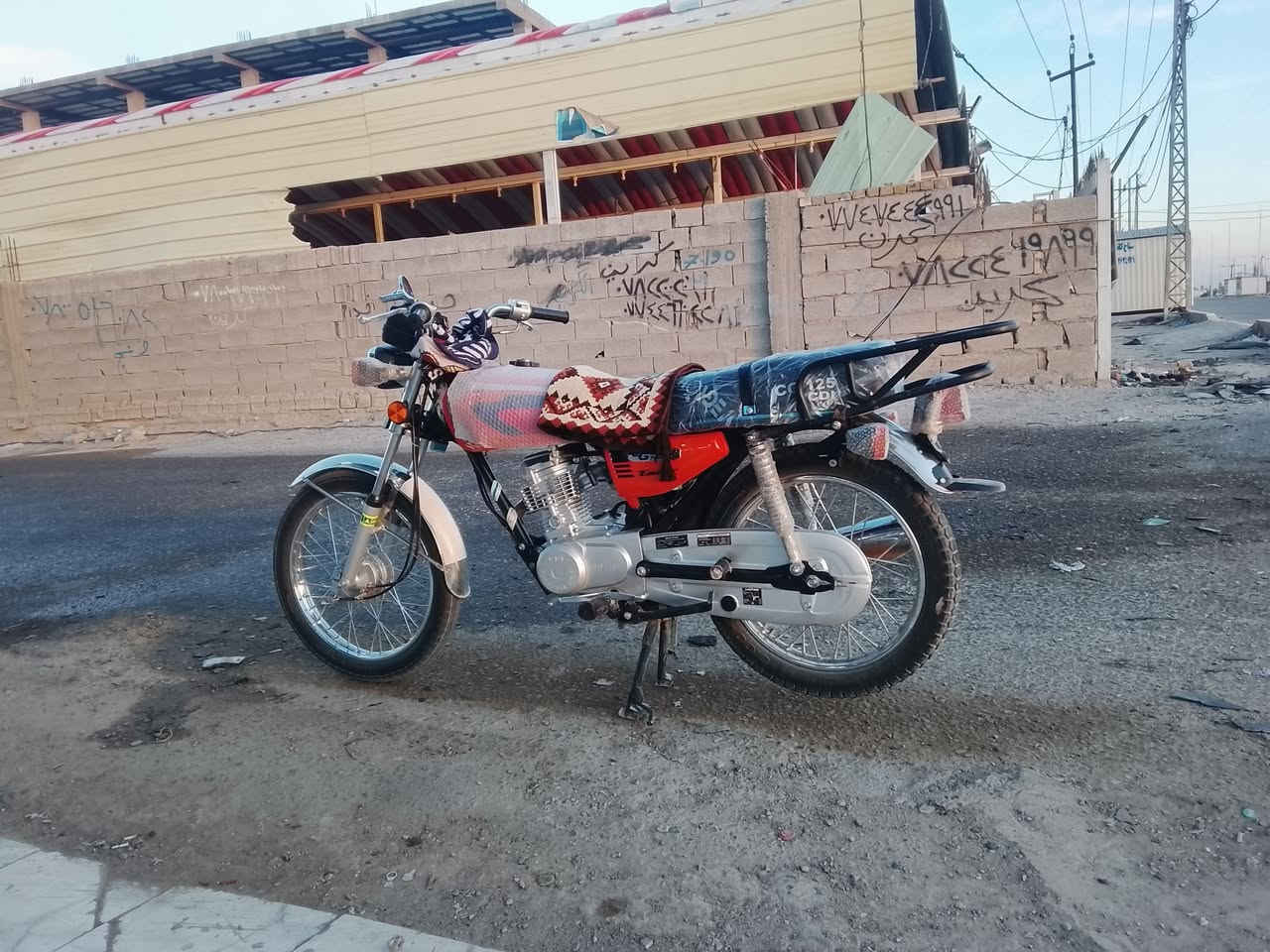 ، السلام عليكم دراجه ارشه موديل 26 ما مفتوحه اوراق سكنر السعر 700 وبيها مجال ***********
