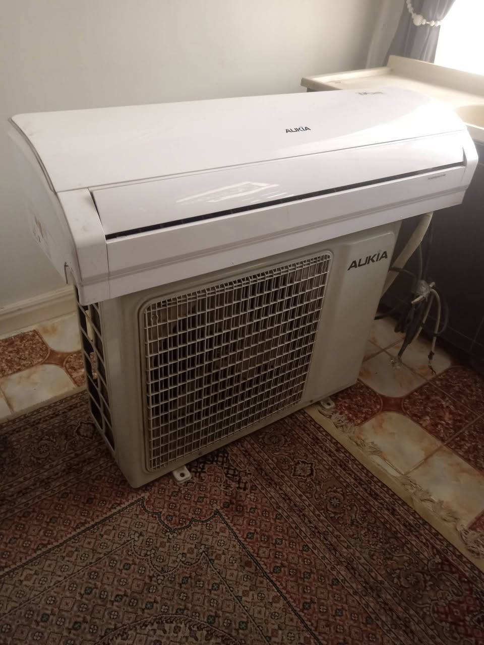 سبلت طن ونص انفيرتر نضيف جدا كامل مكمل هسه فتحو غازه مقفول
*********** واتساب
ابو احمد
