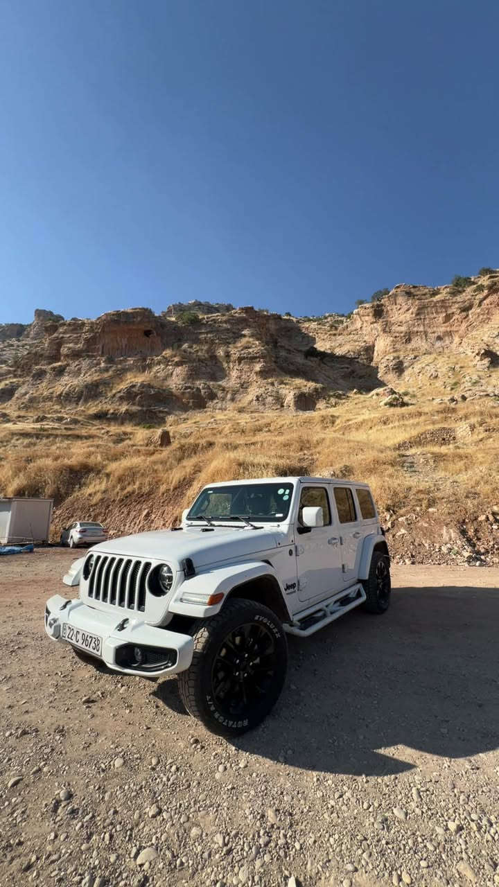 چيب رنجلر 2022 High Altitude.. القمة في النظافة والمواصفات 💎
السيارة بحالة ممتازة وجاهزة تماماً:
 الموديل: 2022 (Wrangler Unlimited High Altitude 4x4)
 الممشى: 64 ألف مايل.
 المحرك والقير: قير ومكينة بشرط الفحص التام (ما بيها أي مصرف نهائياً).
 البودي: السيارة كلها بشرط، فقط البونيت بيه شوية صبغ، وباقي السيارة كله على الشرط.
 المواصفات: كوشنات جلد مع هيتر (تدفئة) | سقف بوكس | نظام صوتي Alpine الأصلي.
📍 الموقع: دهوك - قسروك
📞 للتواصل والاستفسار: ***********

جیپ ڕەنگلەر 2022 High Altitude.. لوتکەی خاوێنی و مواسەفات 💎
ئۆتۆمبێلەکە زۆر خاوێنە و ئامادەیە بۆ لێخورین:
 مۆدێل: 2022 (Wrangler Unlimited High Altitude 4x4)
 ڕۆیشتوو (ممشى): 64 هەزار مایل.
 گێڕ و مەکینە: بە مەرجی پشکنین (گێڕ و مەکینە بەشەرت، هیچ مەسرەفێکی تێدا نییە).
 بۆدی و بۆیاخ: هەموو ئۆتۆمبێلەکە بەشەرتە، تەنها بۆنیتەکەی کەمێک بۆیاخی هەیە، باقی هەمووی بەشەرت و بەکەفالەتە.
 مواسەفات: کوشین چەرم + هیتەر (گەرمکەرەوە) | سەقف بۆکس | سیستەمی دەنگی Alpine ئەسڵی.
📍 شوێن: دهۆک - قەسروک
📞 بۆ پەیوەندی و زانیاری زیاتر: *********** دهوك, العراق
