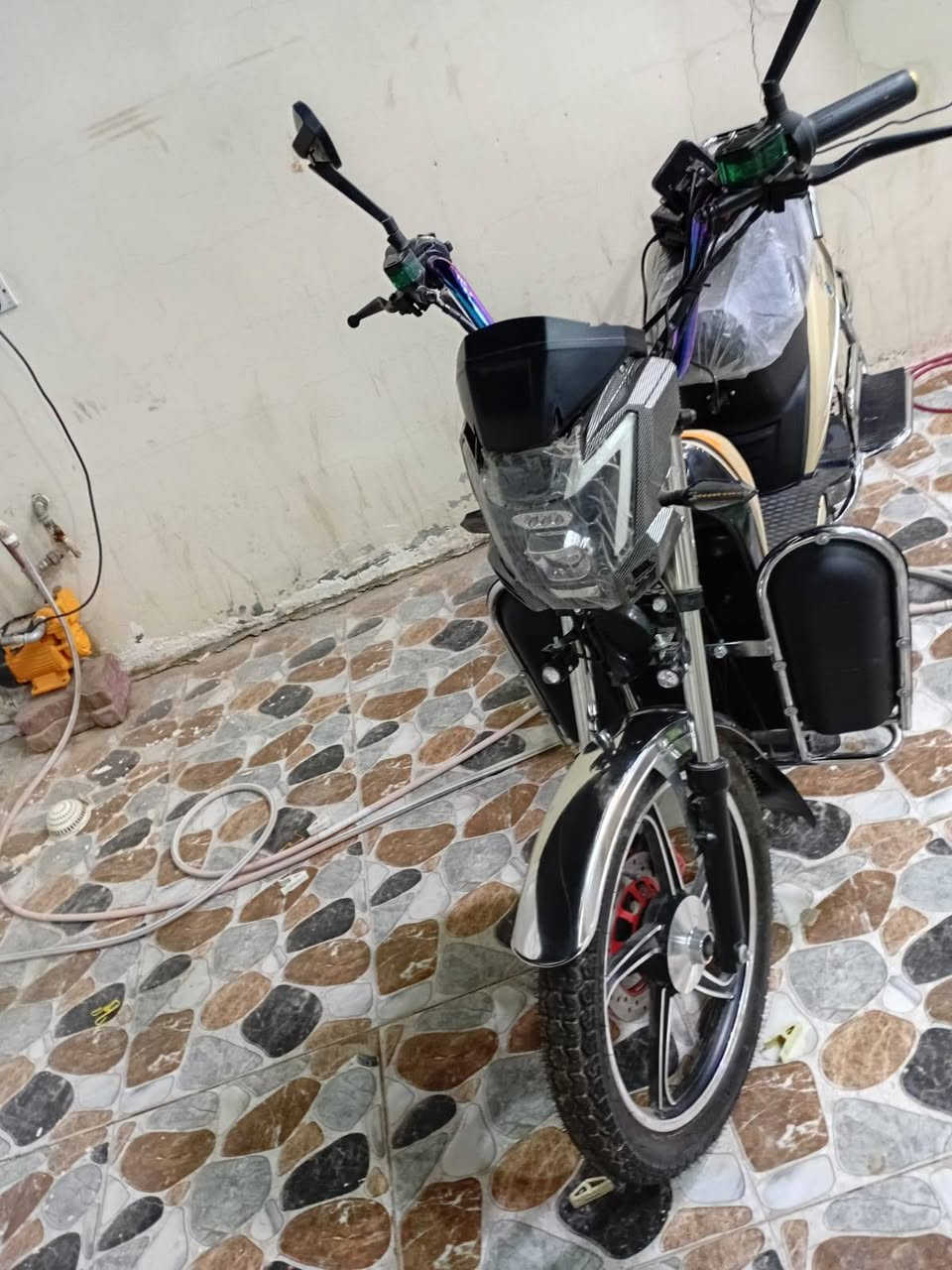 سلام عليكم دراجة للبيع كامل مواصفات دراجة مماشية سعر 750 او بيهة مجال للتواصل ***********
