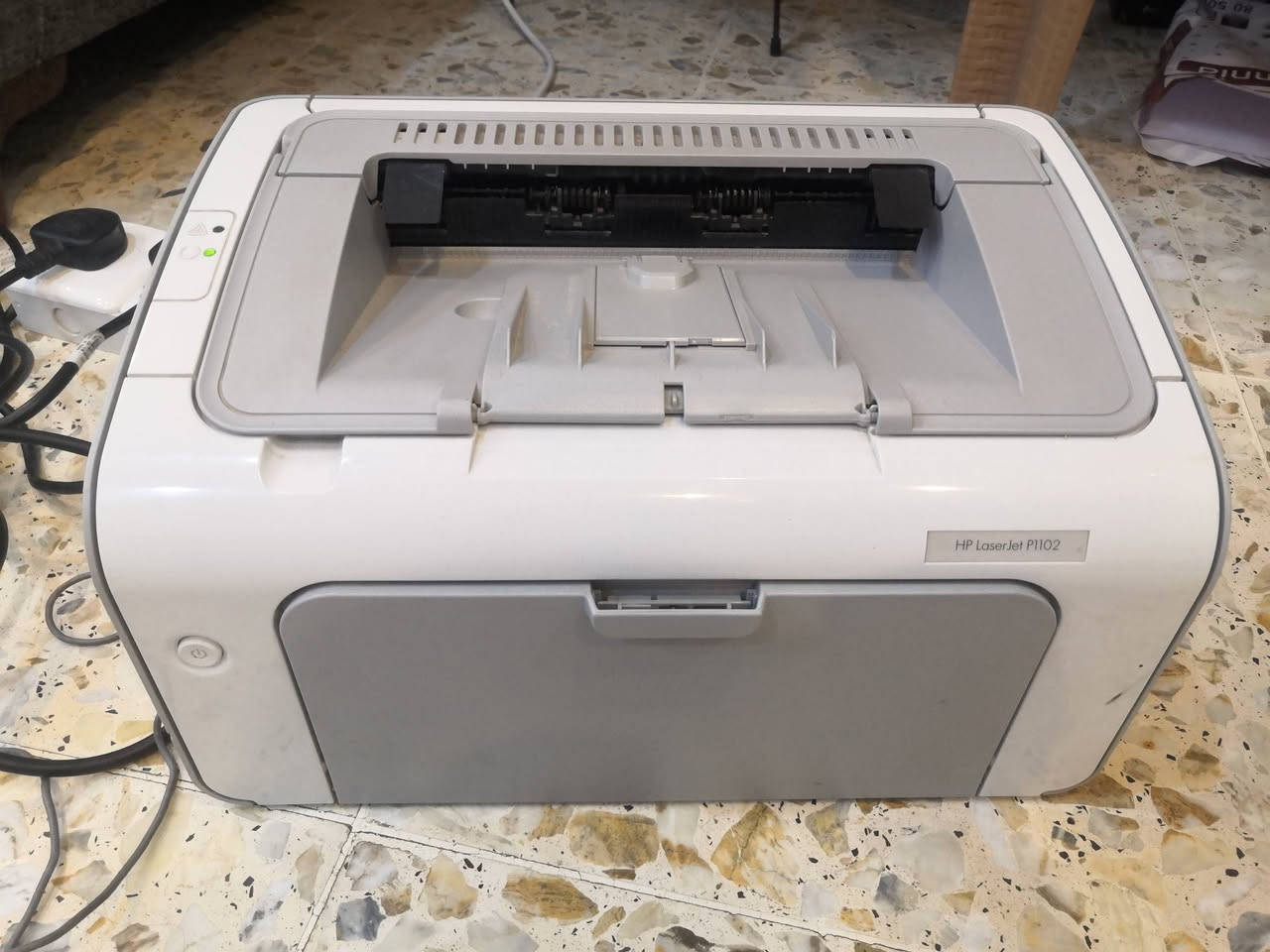 طابعه hp ليزريه عاديه اسود وابيض
طباعه فقط يعني سحب ورق فقط
حبر باودر لا يخرب ولا يجف و متوفر رخيص
صغيرة الحجم و عمليه وسريعه واقتصاديه
سعر الطابعه ٨٠ الف
 مع توصيل مجاني لكل المحافظات


**إذا كنت صاحب هذا الإعلان وتريد حذفه لأي سبب، رجاءا أرسل رسالة إلى الدعم الفني**