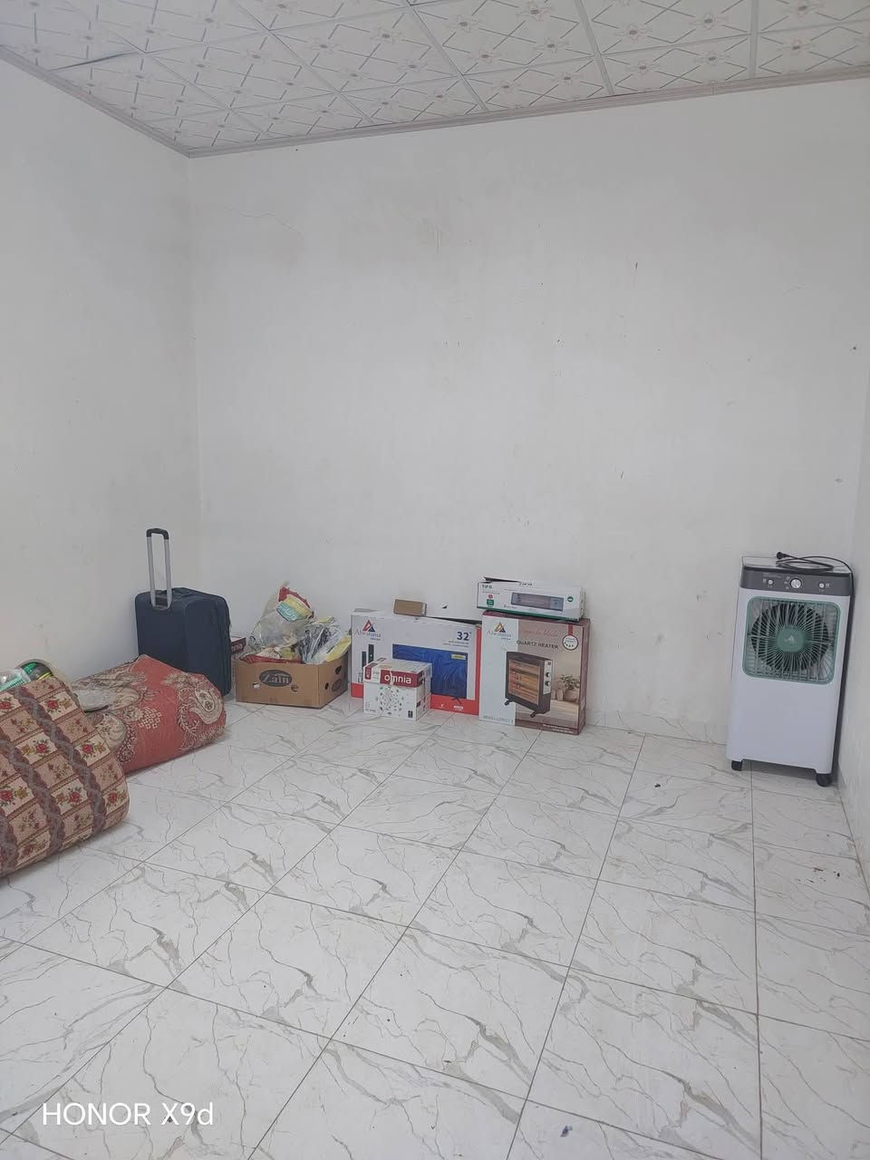 شقه الايجار حي الاخاء غرفتين نوم وهول مطبخ وصحيات/***********/***********
