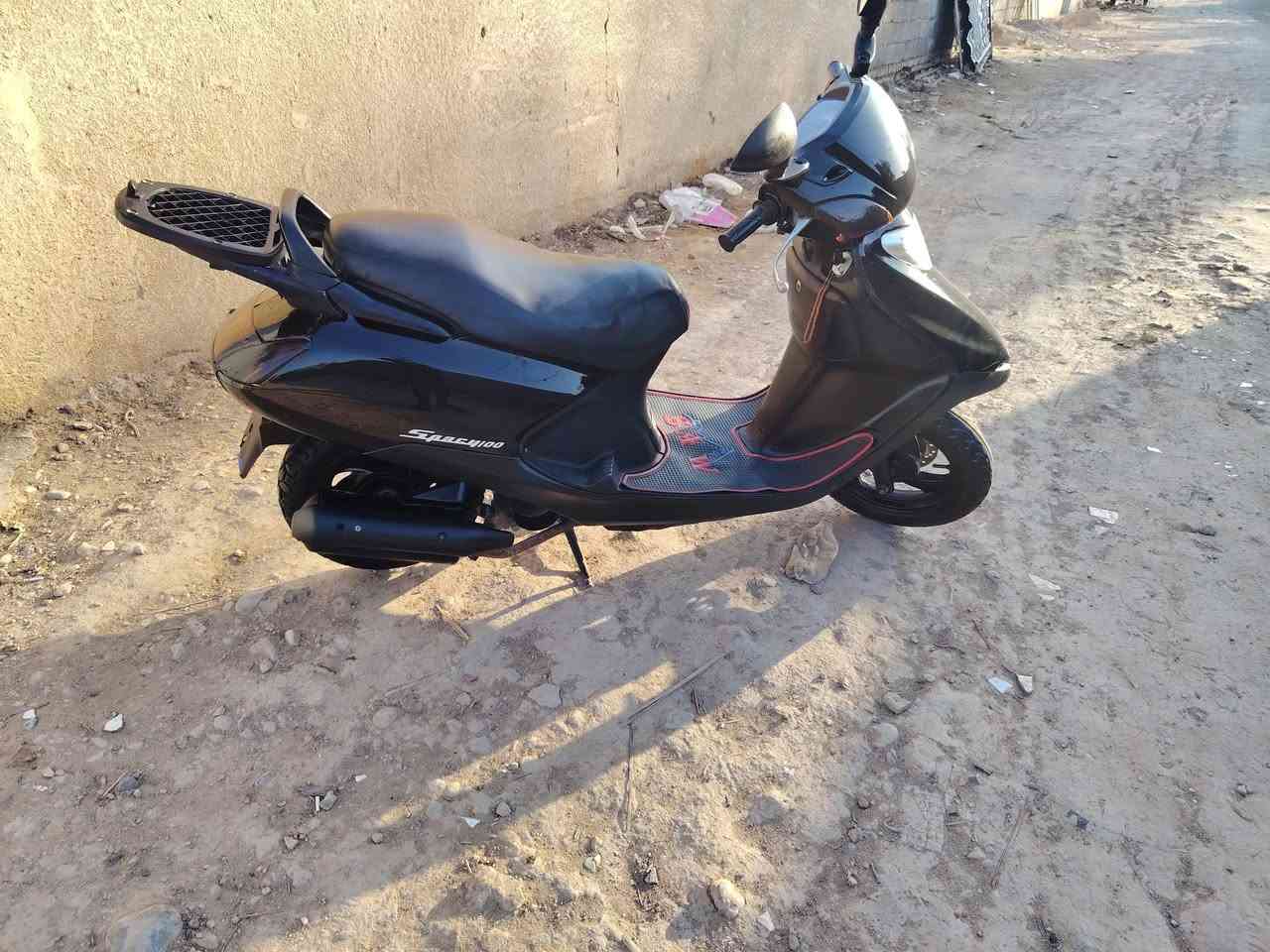 سلام عليكم دراجه سبيسي ياباني البيع
دراجه حلوه ونضيفه مكينه لا دخن ولا تنقص كهربايات كله شغاله سلف هندر كل شغال دراجه نشطه كفراته صليات ابو الختم الشراي يتصل *********** مكان كوت زويريجات
