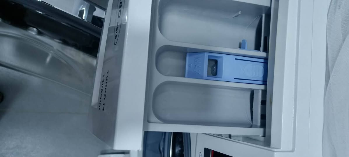 سلام علیک غەسالەی ئۆتۆماتیک بۆ فرۆشتن 14 کیلۆ 
فوول مواسەفات لۆک لۆکە دەستی وەستای لێ نەدراوە
نرخی 325هەزار وو مەعمەلە کێ ویستی نامە بنێرێ
یان تەلەفون بکات ***********یان***********
