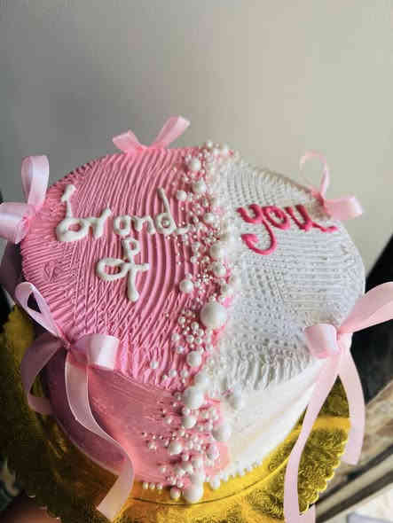 اللهم صلي على محمد وآل محمد 🩷✨

تجهيز كيكة قياس ٢٠ 

حشوه ٥ طبقات كراميل وفراولة ونوتيلا ومكسرات جوز وحبيبات شوكولاته 🍫 

الحجز مفتوح 🔓 

للطلب والاستفسار المراسله خاص او ع الواتساب على الرقم
***********
العنوان بابل الحمزه الغربي توجد خدمة توصيل داخل الحمزه والهاشمية والقاسم والمناطق القريبه 🩷
