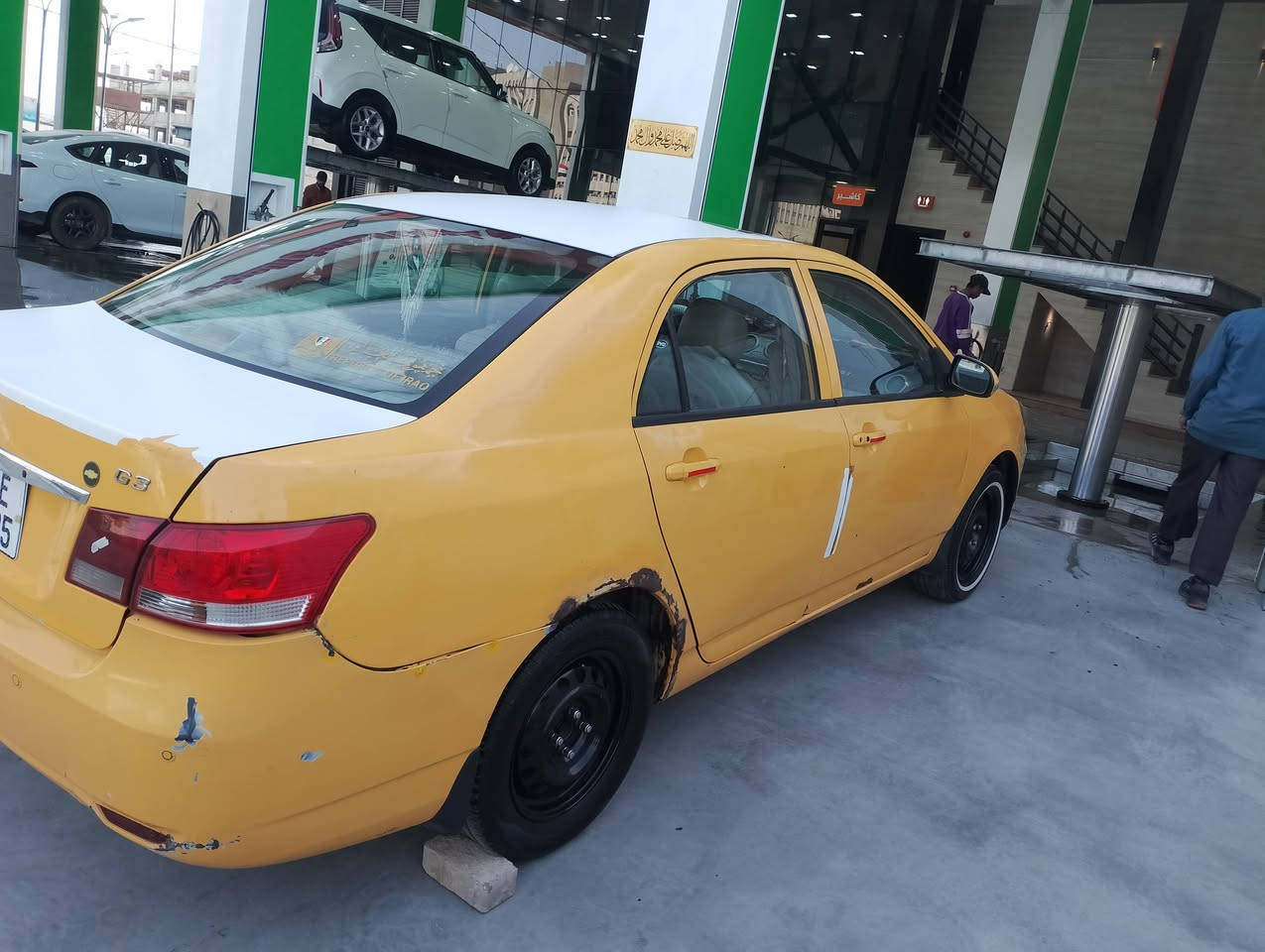 السلام عليكم
سياره للبيع بي وأيدي مديل 13 G3
السياره خير من الله السياره كفاله كير محرك شواصي تبريد شغال السياره مثل ما واضح يمك بل صوره لا ضربه لا تبديل لا خياسات فقط ذني أو لكطتهن واضحات بل صوره غيرهن اي خياس ماكو بل سياره
 السياره سنويه تنتهي  27 
السياره تبريد شغال ثلج مواصفاته معروفه 
السياره خير من الله  
كير عادي 
مكاني بغداد 
السعر 45 او بي مجال
***********
