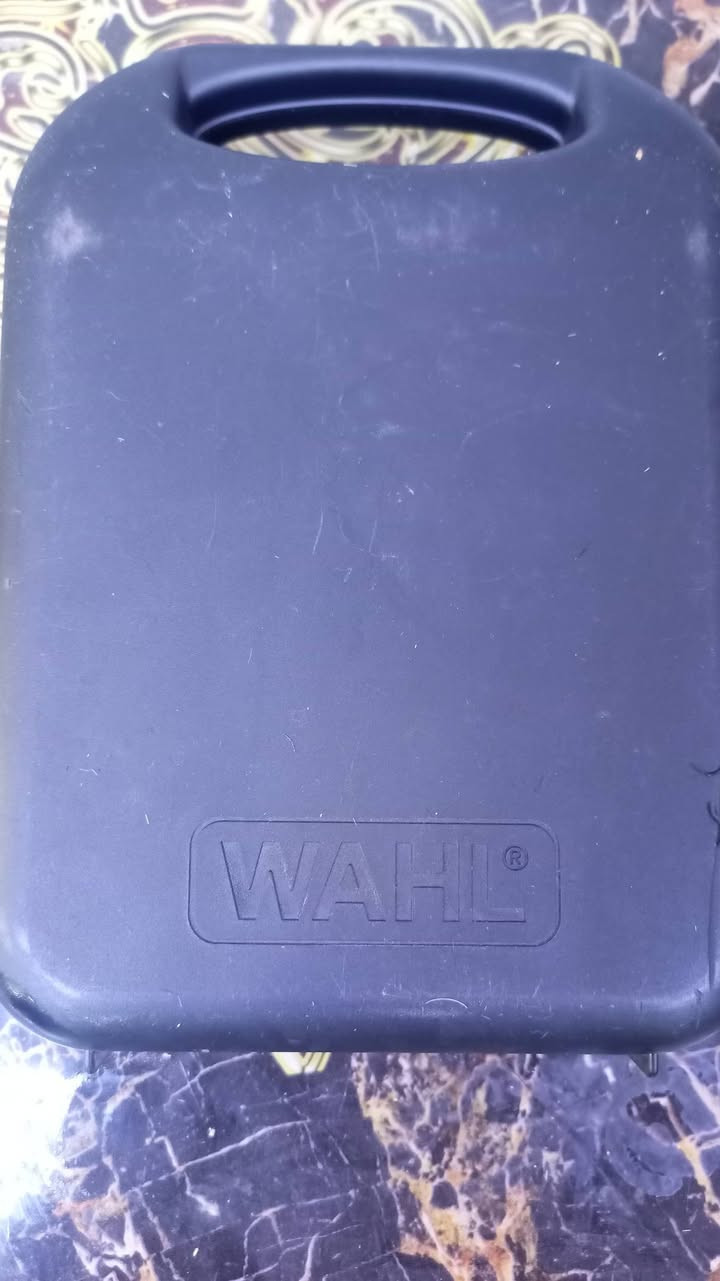 مكينة حلاقة أمريكي واسأل عليها في اي مكان بس بشرط واحد يعرف بالمكينة اخوان لا اتكسرون بالسعر لانة هاي نوعية درجة اولى بيني وبينكم رب العالمين واهل البيت عليهم السلام للبيع قبل شهر وصلتني الاصلية كامل مواصفات جديدة اريد اصفي المحل سعر المكينة (150 ألف) للتواصل على الرقم *********** مع تمنياتي للجميع بالتوفيق
