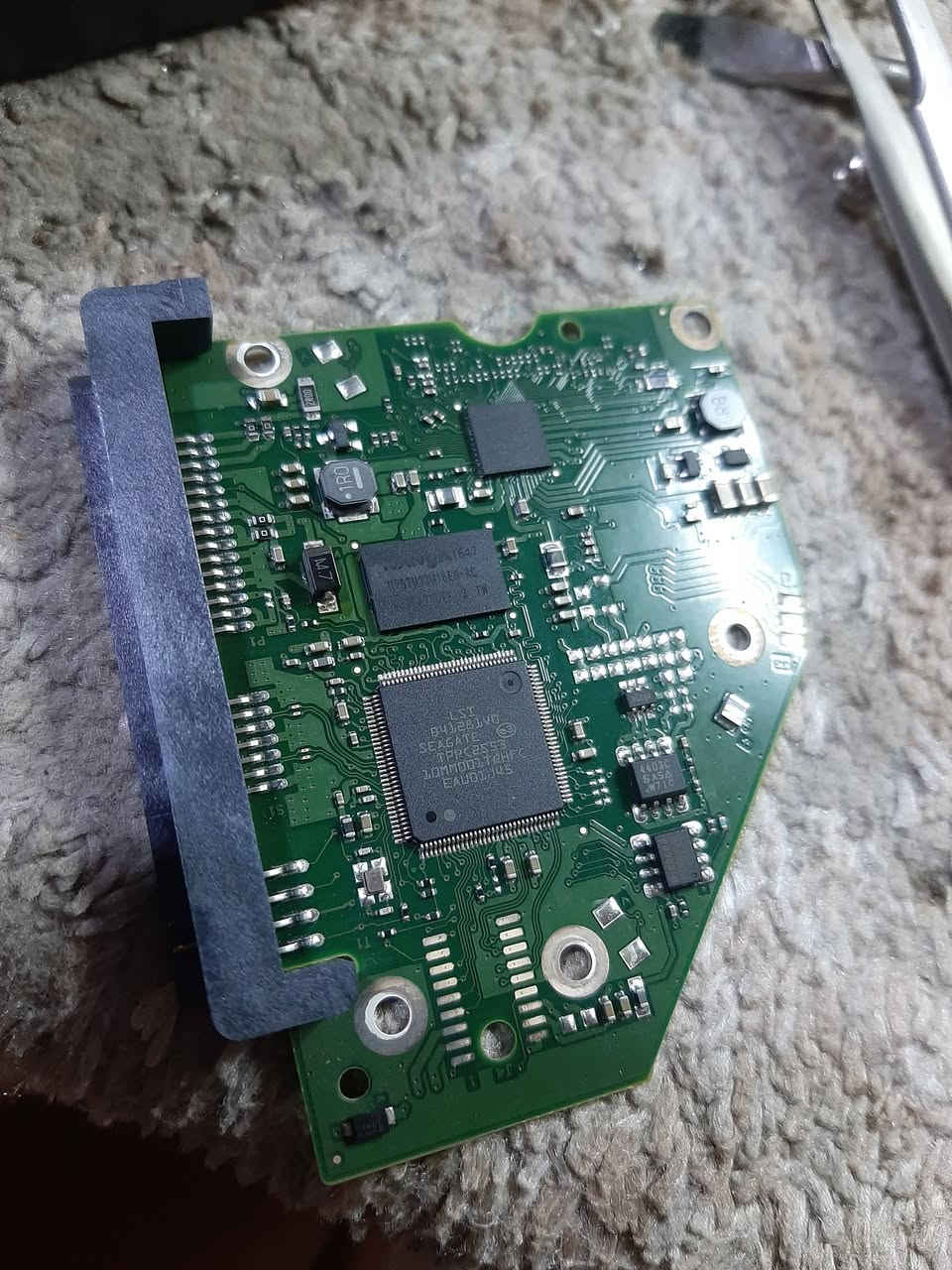 بفضل الله تم الانتهاء من صيانة جهاز DVR لأحد الإخوة من قرية الزاوية 
الجهاز كان يعاني من "شورت" في دائرة الباور أدى لتوقفه تماماً. 
​بعد إصلاح الباور واجهتني مشكلة ثانية في الهارد وبدل من تكليف الزبون شراء هارد جديد تم بفضل الله صيانة الهارد نفسه وإعادته للعمل بكفاءة عالية. 
وكذلك صيانة بوربيم ولايت بيم لاحد الاخوة من قرية الشويرات
بالاضافة لصيانة ستلايت لاحد الاخوة من العناعة 
​مستمرون أيضاً في صيانة: 
الشاشات والستلايت والعاكسات
• ​أجهزة الإنترنت (PowerBeam & LiteBeam) ومعالجة مشاكل الشورت.
حيث تتم يوميا صيانة هذة الاجهزة 
​متوفر لدينا الآن: 
• ​بطاريات أصلية 3.7v تجميع  للعاكسات 
• بطاري مكائن الحلاقة1.2v 

​ الوسام لصيانة الاجهزة الالكترونية
داخل قرية اللزاكة
المهندس سالم الحمادة ***********
