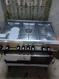 للبيع طباخ كامل ونضيف مصري يشهد الله عليه عدي عمليه وجاي ابيعه سعر ١٧٥...