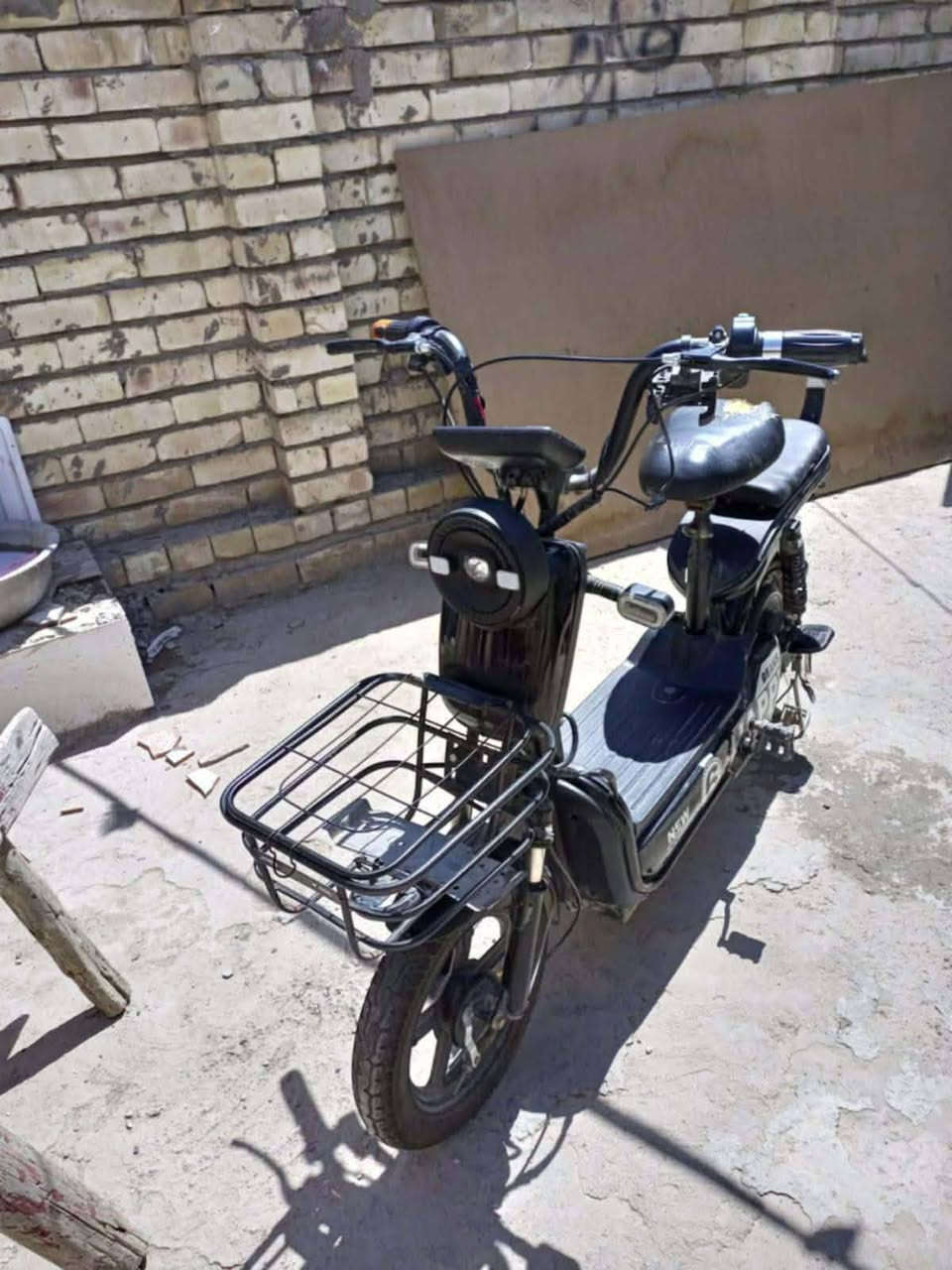 سلام عليكم للبيع باسكال شحن المكان الزعفران أربعة شوارع كهربائيات شغال بس السكليتر متمشي السعر 150 الرقم ***********
