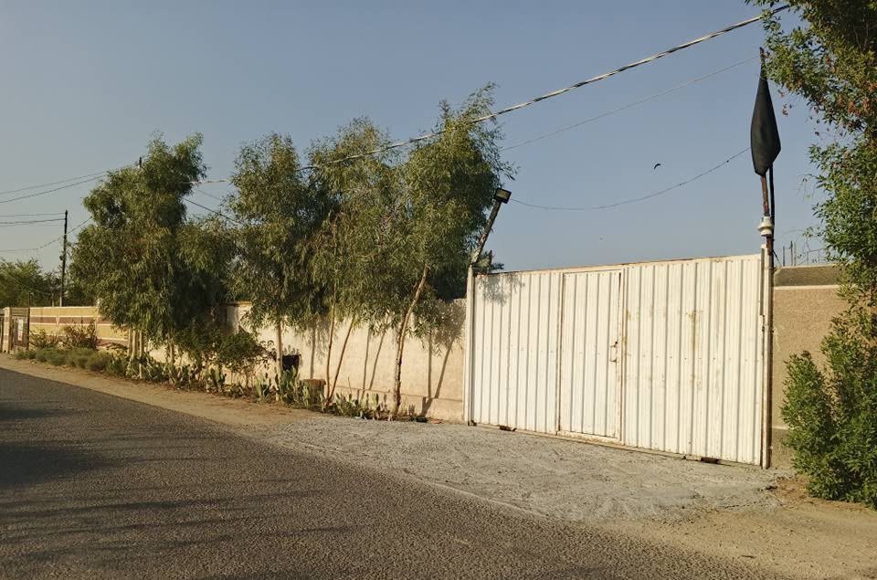 ⛔[اعلان عن بستان في منطقة الرابط - الزبيلية كربلاء]⛔

[للاستفسار عن السعر الاتصال على الرقم اسفل المنشور]

بستان بمساحة 1 دونم - الزبيلية كربلاء شارع الرابط -  

-الواجهة 21 / النزال 125.
-سياج بلوك.
-سند 25 حق التصرف.
-يطل على شارع تبليط رسمي.
-مكون من بيت حديث بمساحة 200 متر تقريبا + مضيف خارجي +غرفة خارجية صغيرة يمكن استعمالها كمخزن و جلسات خارجية عدد 2 احداهما تحتوي حمامات مفصولة للضيوف.

-يحتوي المنزل على 4 غرف نوم وصالة ومطبخ وحمامات عدد 3 

-تانكيات عدد 3 وتانكي ماء احتياطي خمس الاف لتر مع ماطورات ماء عدد 2 

-محمية للحيوانات متكاملة

-لمعرفة بقية التفاصيل بخصوص الكهرباء والماء والمزروعات
الاتصال على رقم صاحب البستان للاستفسار:
***********
