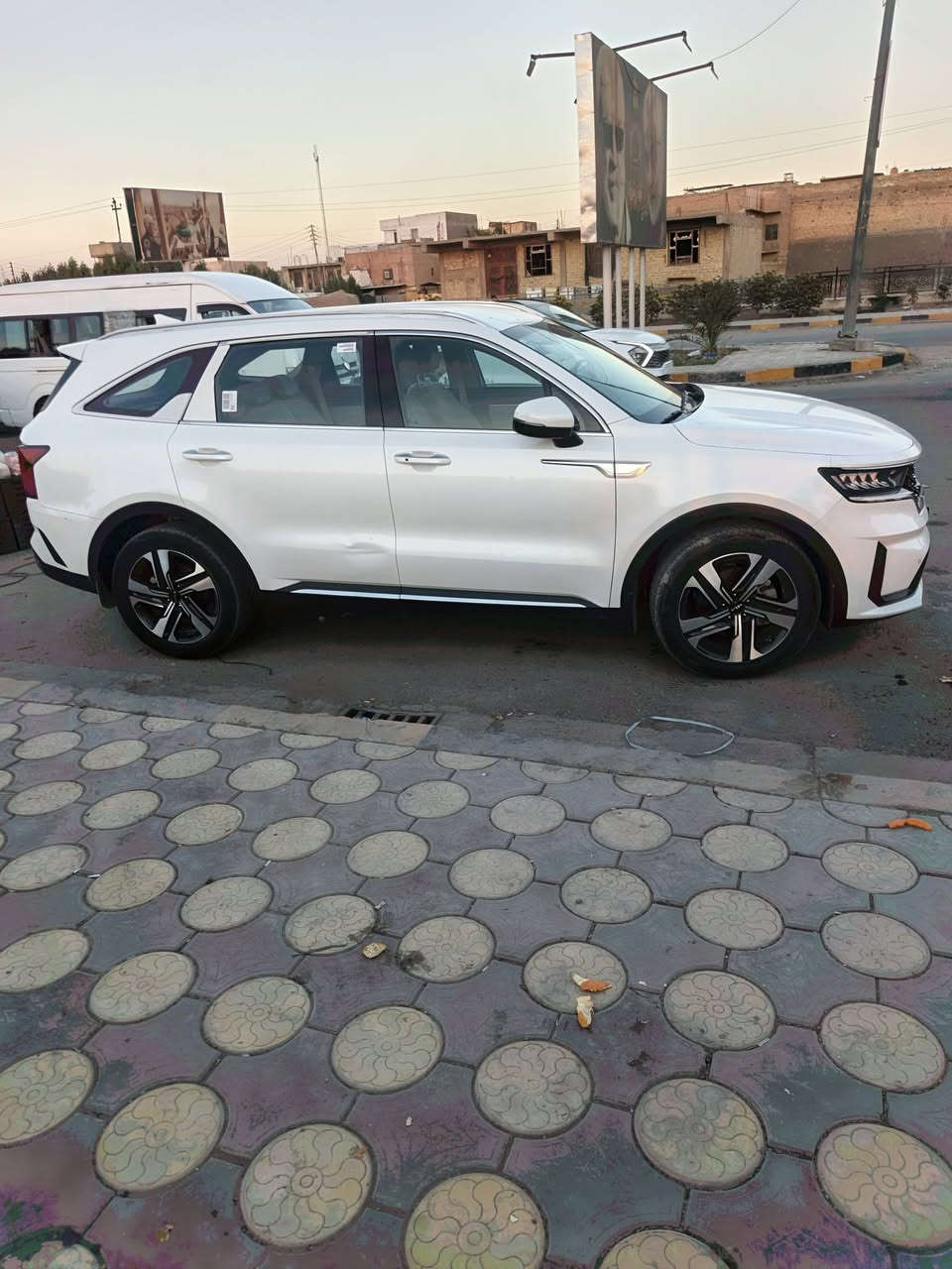 سلام عليكم
سورنتو 2023 وارد خليجي مكفولة كفاله عامة ما عدا الباب الي عكس السايق بيها خسفه حك شبر ماشية 72 كم  بأسمي شخصيا رقم بغداد سياره كلش حلوه ونضيفة مكانها بغداد المحمودية ب285 
*********** 
***********
