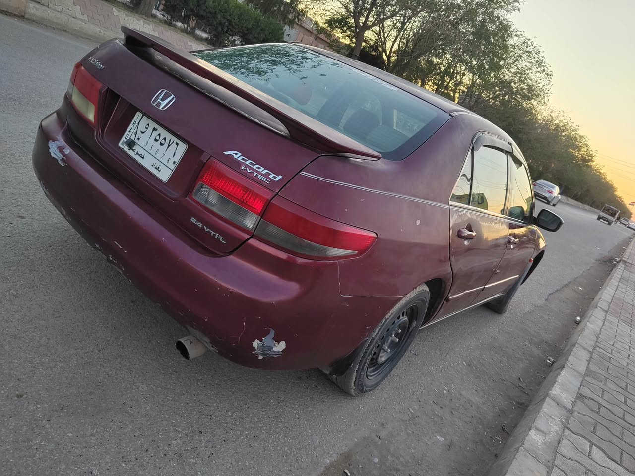 هوندا اكورد 2003
مكينه 2400 بلادي
مكينه كير خير من الله سياره مابيه نقص يعني تلحيضات خفيفه مصبوغه حزام فقط بدون ضربه سياره ناعمه ومابيه عطلات خير من الله 
مكاني ديالى شهربان
سعره 50وبيه مجال
***********
***********
