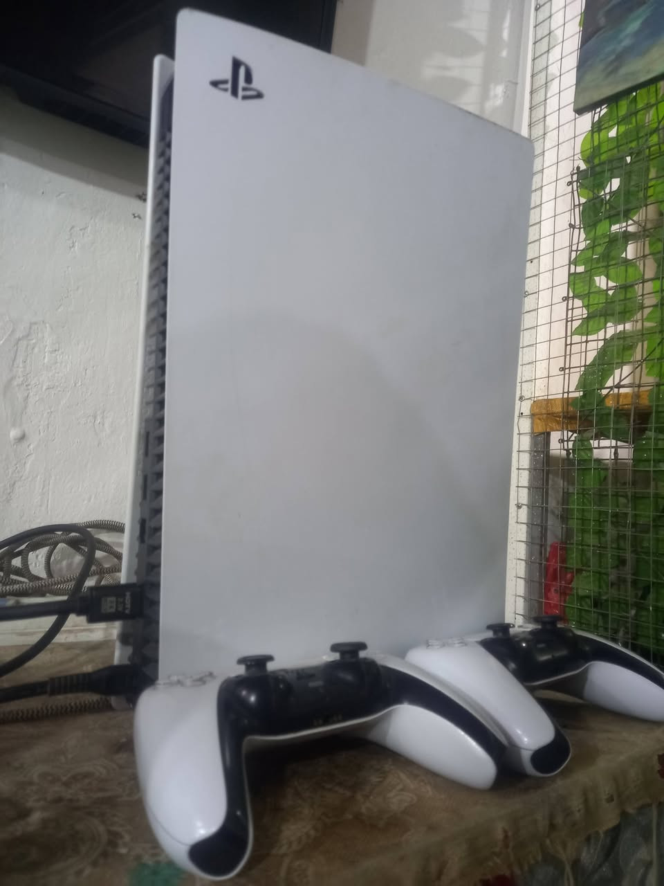 بلي فايف ويها يتين او كارتونه ماته موجوده كامل للبيع سعره ٦٥٠ بي مجال قليل رقم ***********
