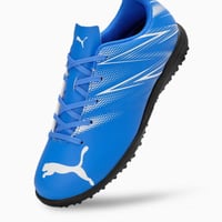 الحذاء هو PUMA Attacanto TT باللون الأزرق المذهل والأبيض.  القياس 41 ا...