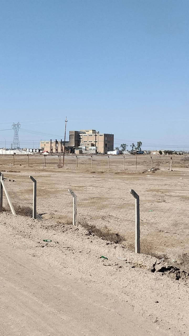 فرصة استثمارية حقيقية لأصحاب المصانع والشركات 🏭
🔹 أرض #صناعية بمساحة 57 دونم معروضة للبيع
 (طابو زراعي سند 25 ) ضمن منطقة صناعية واعدة، مناسبة لإنشاء المصانع، الورش الإنتاجية، المخازن وساحات الخزن الكبرى 

 الموقع📍: بغداد خلف علوة الرشيد  شارع العلاف مجاور معمل الملح المنصور 

 يوفّر وصول سريع وسهل للشاحنات والنقل التجاري داخل وخارج العاصمة.
مميزات الأرض: ✔ مساحة كبيرة تمنحك حرية التوسع المستقبلي
✔ موقع استراتيجي يخدم الحركة التجارية والنقل الثقيل
✔ مناسب للمصانع والمعامل والمخازن وساحات اللوجستيات
✔ بيئة مثالية للاستثمار طويل الأمد
✔ قيمة عقارية مرشحة للارتفاع مع تطور المنطقة الصناعية
إذا تبحث عن مقر دائم لمشروعك أو توسعة أعمالك… فهذي الأرض تعتبر قرار استثماري ذكي يضمنلك تشغيل واستقرار لسنوات طويلة.
📞 للاستفسار والحجز : ***********
