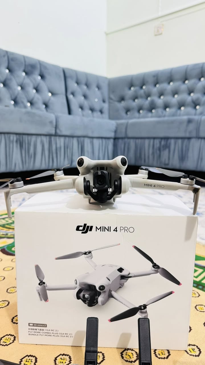 درون مني 4 برو بلاس
 مدة طيران البطارية الواحدة 43 دقيقة 
درون نضيفة جدا  واستخدام شخصي 
ملحقات كاملة 
مكاني ديالى توصيل ماعندي تعال شوف وافحص واقتنع وبلعافية عليك 
للتواصل ***********
