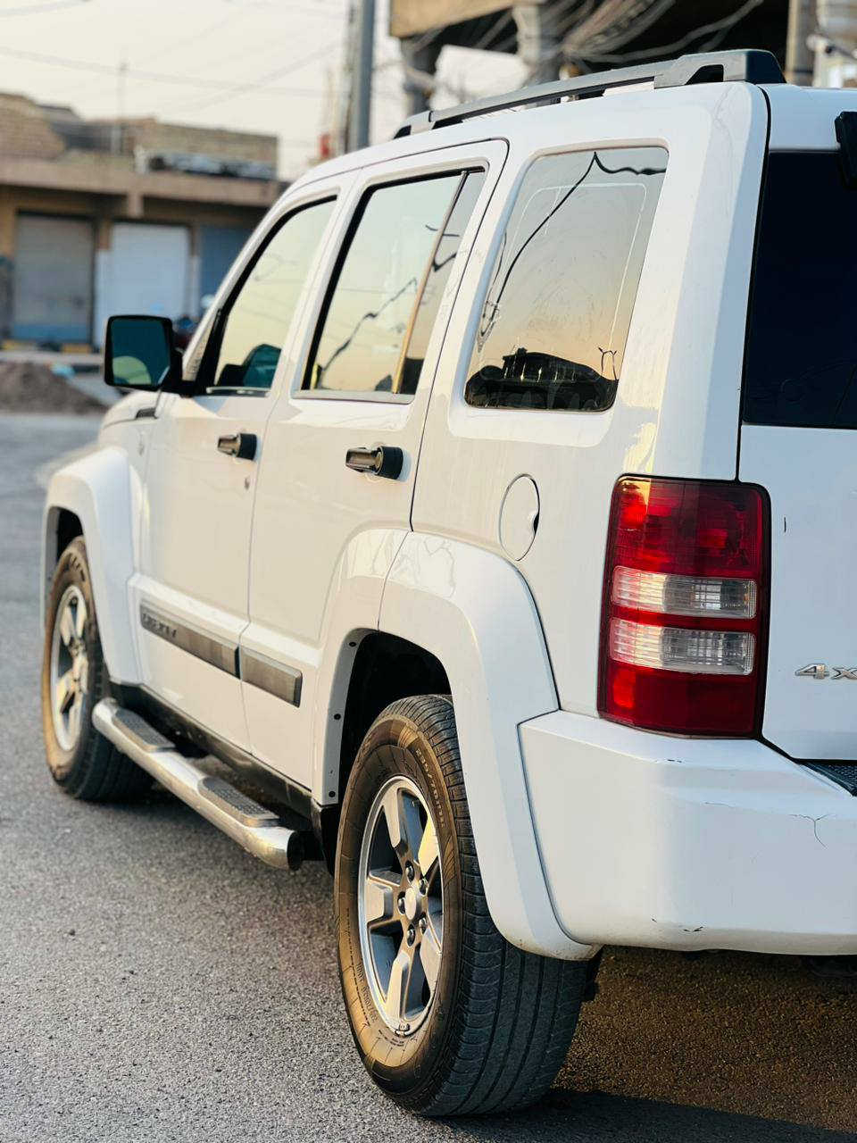 السلام عليكم جيب لبرتي 2008 فور ويل  لون ابيض گير ومحرك خيرمن الله  مكفوله من الصبغ ما عدا الدعاميات جاردات سونار مع الصور 
 ومصبوغات وبيه تكحيلات بسيطه
تبريد وكهربائيات كله شغاله  باتري وزوج تايرات امامي جدد  لايت زنون جديد سياره نصبته حلوه  جاهزه مال جناي 
السعر 95وبيه مجال 
ت ***********
