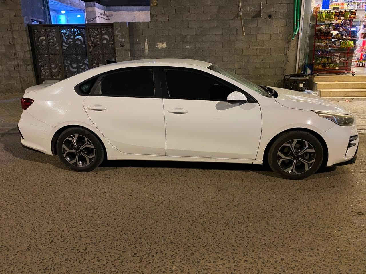 فورتي 21 / معوقين سنويه للـ28
سياره كفاله عامه كله ليبل واحد مابيه صبغ لا معجون  .فقط الحادث موضح كدامك جاملق  وحافت البنيد من صفحت الحادث بارد زغير كلش بس لازم اذاكره  سياره جديده  ولباقي شوف العين.  
مكاني بصره
سعر 125 وبيه مجال
رقم   ***********
