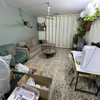 مشتمال للايجار طابق ثاني اربع شوارع خلف طاوق البنوك غرفتين وستقبال ومط...