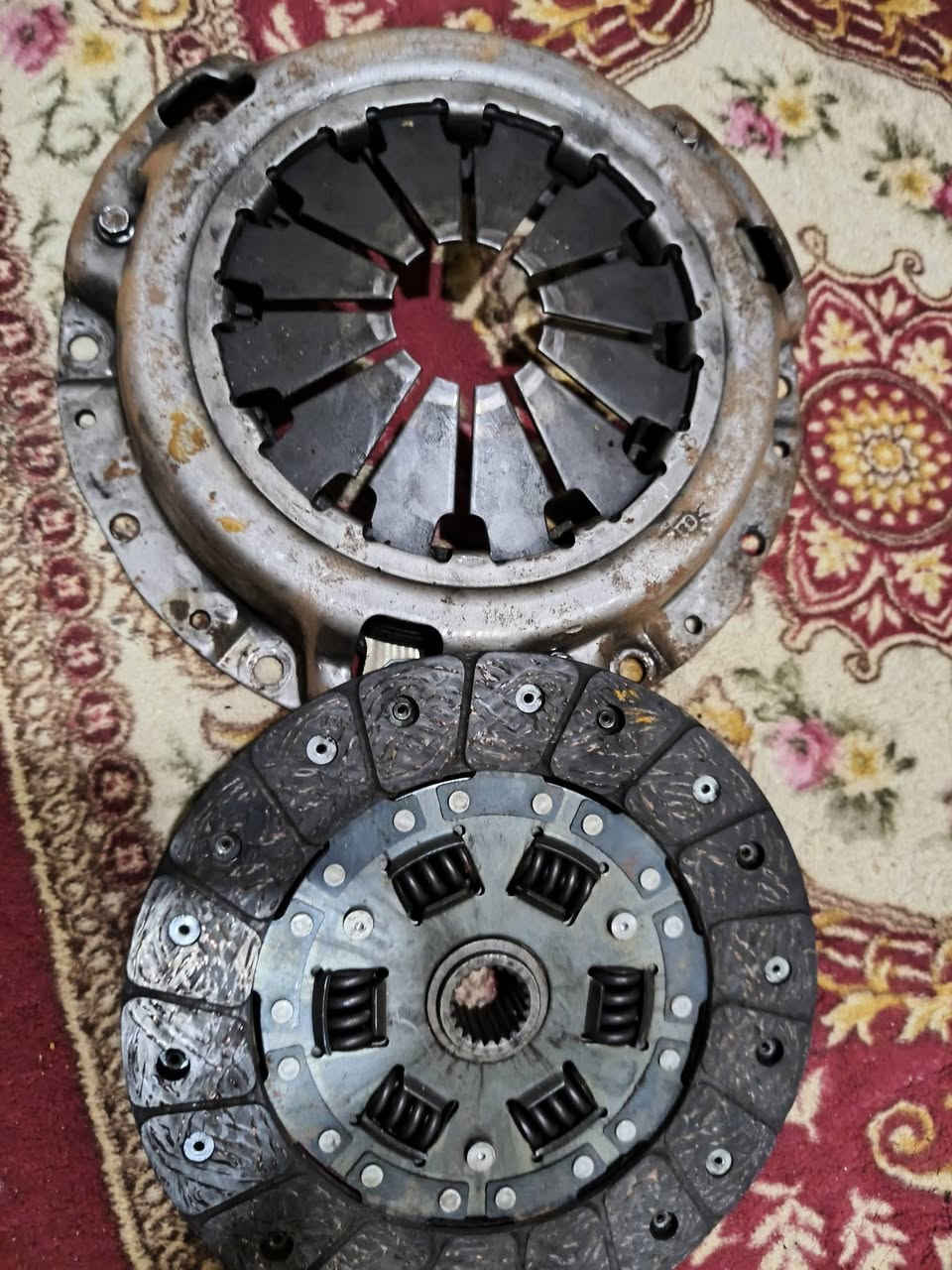 السلام عليكم عندي عين وصينيه مال سياره سي كي جدد اصليات للبيع بوكاني بغداد***********
