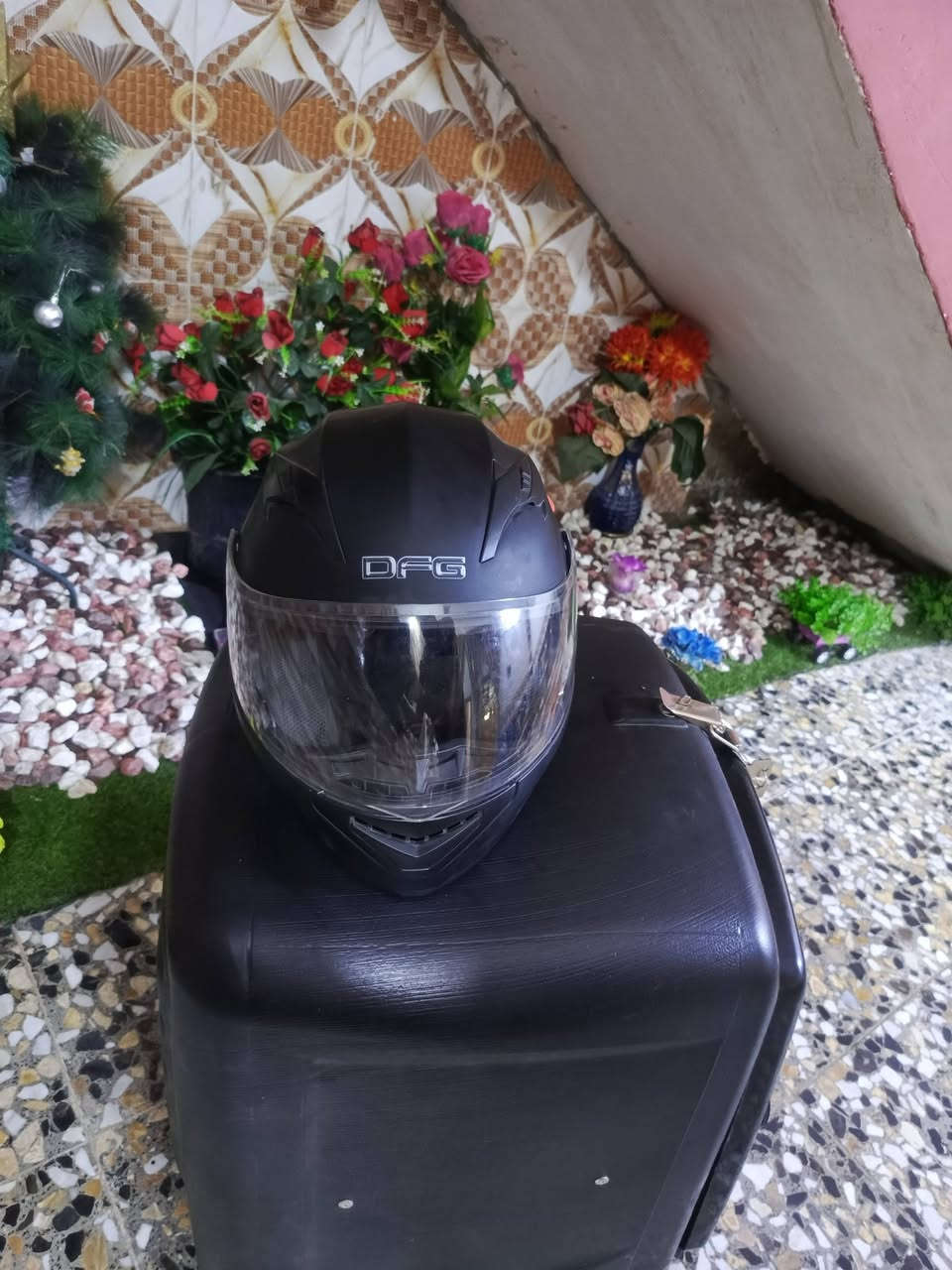 سلام عليكم شباب صندوك +
خوذة جديدات صارهن 15 يوم من اشتريتهن جديد مكاني بغداد اريد بيعهن 

***********
