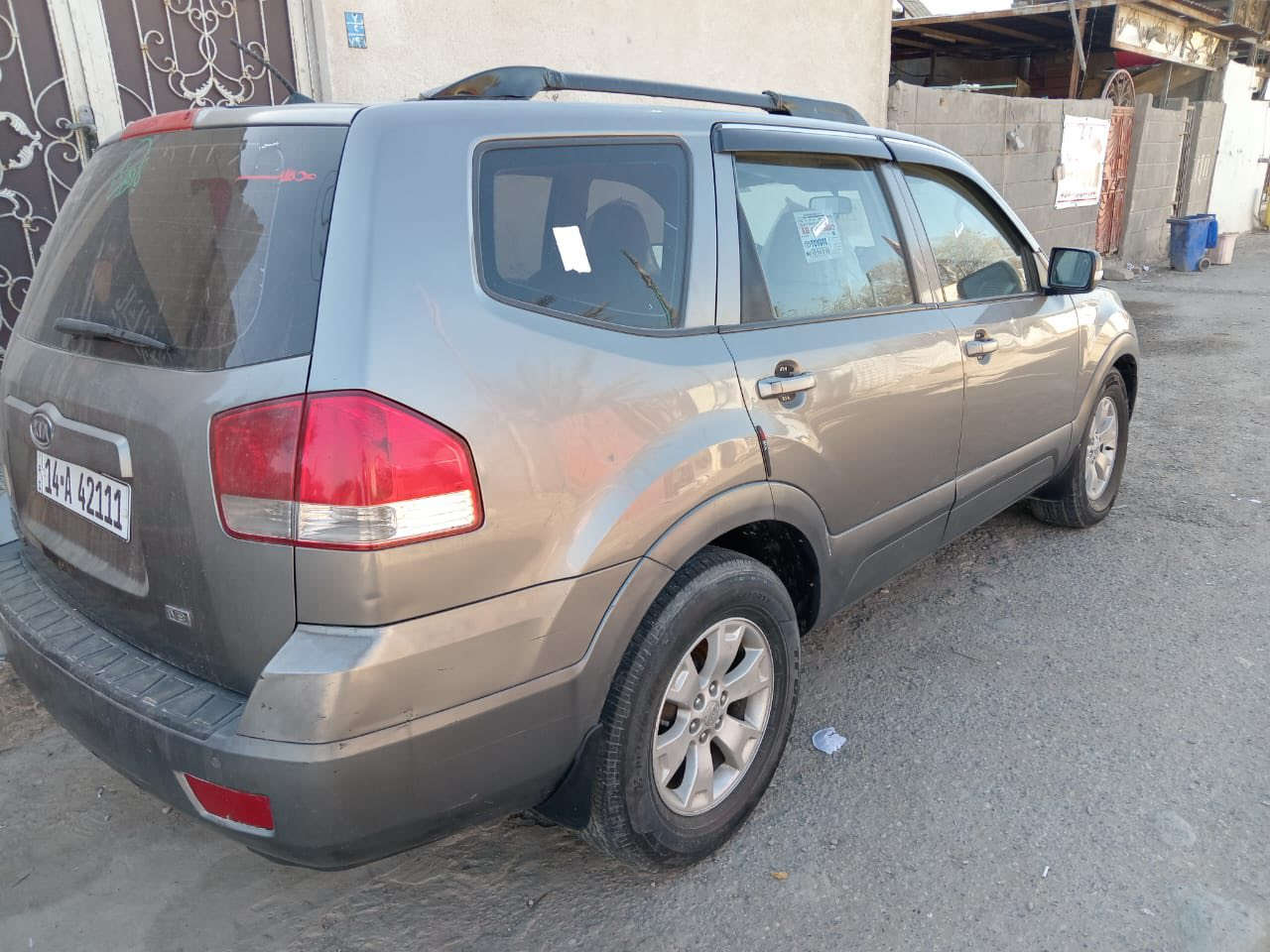 السلام عليكم ورحمة الله
سياره مهافي 2011

 فول مواصفات ما عدا الفتحه 
كشن كهرباء 
زركات
ويل كب
حساس 
٣ قطع تبريد ثلج
٧ راكب
السياره وارد كوري 
مكينه 8 سلندر 
كير جدد 
رقم كوت 
السعر 130
***********
