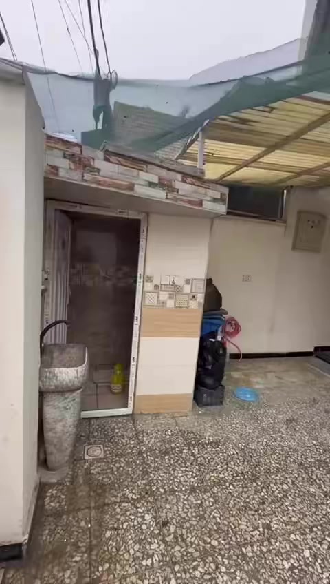 السلام عليكم دار للإيجار المعلومات بلفيديو مكانه بغداد الجديدة النعيريه قرب موكب سفن النجاة للاستفسار مكتب البراق للعقار ***********
