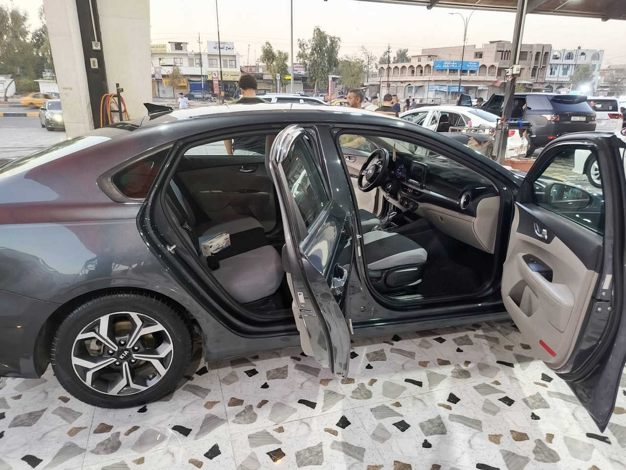 السلام عليكم
فورتي للبيع مواصفات EX موديل 2020 امريكي
المواصفات
رادارات امامي خلفي   مانع تصادم مانع انزلاق 3وضعيات قياده ايكو نورمل سبورت وباقي الموصفات معروفة سياره نظيفه من طخم وتايرات ماتصرف عليها دينار ،;:.
ماشيه 120كيلو متر 
ضررها كلش بسيط نص دعاميه وبوند مابيها سياره اخو الكلين شرط ;.  سنويه باسمي 27 شرط التحويل 
السعر 145وبيها مجال
موصل 
للاستفسار اكثر ***********
