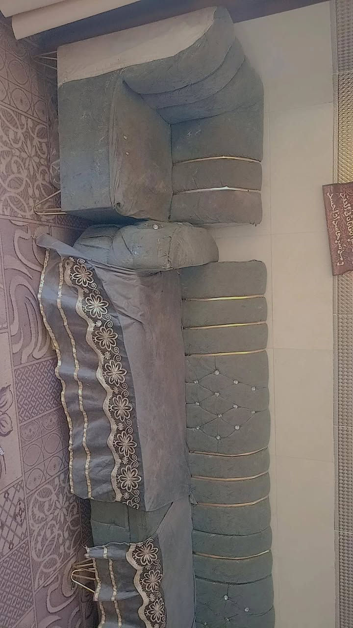 سلام عليكم تخم تسكام للبيع نضافه 75 بل 100
11مقعد السعر 125وبيه مجال العنون الشوملي خيكان 
***********
