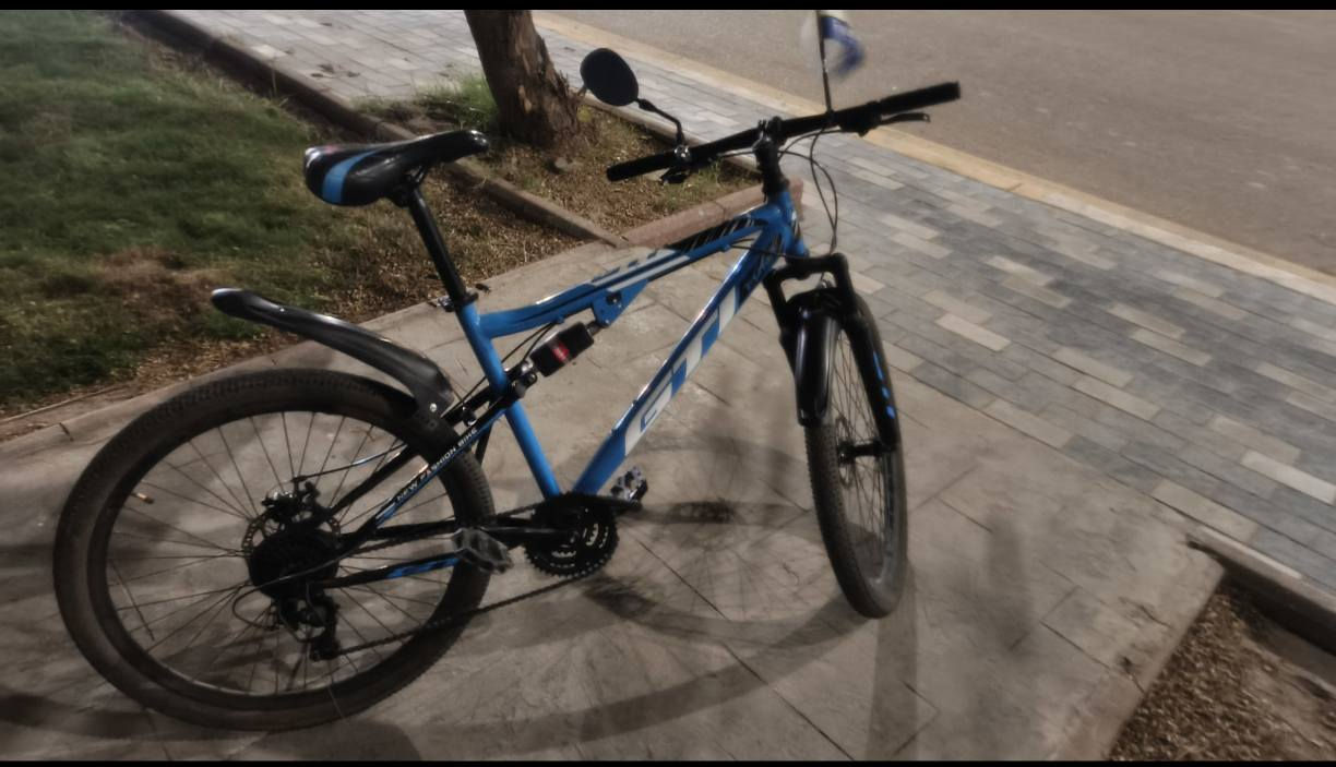 السلام عليكم بلا زحمه اطونه سعر مناسب بيه وبلعافي 
ملاحظه الغراض كلها اصلي شرط تفحصه كدام باب بيتنه وبلعافيه 

مكاني بغداد الشالجيه قرب جسرالشالجيه)      للتواصل خاص او( واتساب *********** وبخدمتكم
