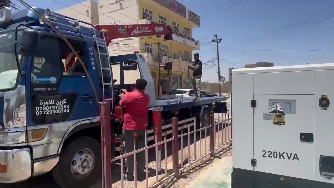 للبيع مولديه 220kvA شغاله بحاله جيده جدا قيمه الشراء٢٧ الف دولار من شركات انوار الطاقه استخدام قليل سعر البيع ١٢الف دولار وبيه مجال للطيبين مكاني منصور داودي تلفون 
***********
