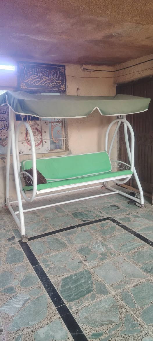 للبيع مرجوحة مثل ما واظح بل صور بغداد مبايل *********** السعر ٣٠٠
