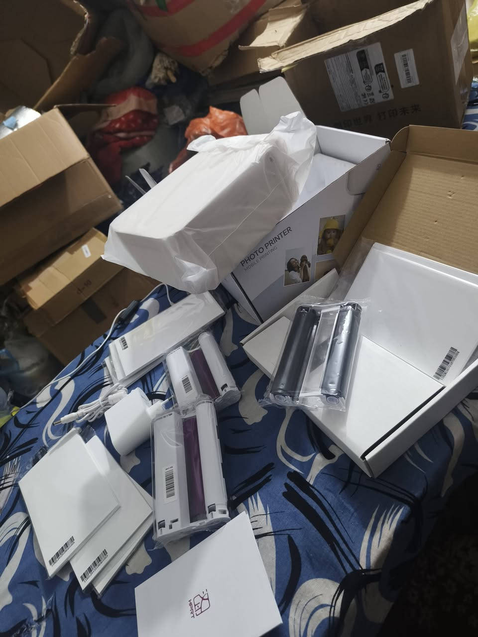 السلام عليكم طابعة صورة للبيع هذه طابعة صور HPRT CP4100 وملحقاتها.
تستخدم تقنية طباعة التسامي الحراري (Dye-sublimation).

تدعم الطباعة اللاسلكية عبر Wi-Fi و Bluetooth 4.2.

تتميز بخاصية استعادة جودة الصور عالية الدقة (HQ restoration).

تأتي مع مجموعة مستلزمات تحتوي على شريطي حبر و108 ورقة صور.
مزادهة يومين وينسد اعلى سعر بالعافية


**إذا كنت صاحب هذا الإعلان وتريد حذفه لأي سبب، رجاءا أرسل رسالة إلى الدعم الفني**