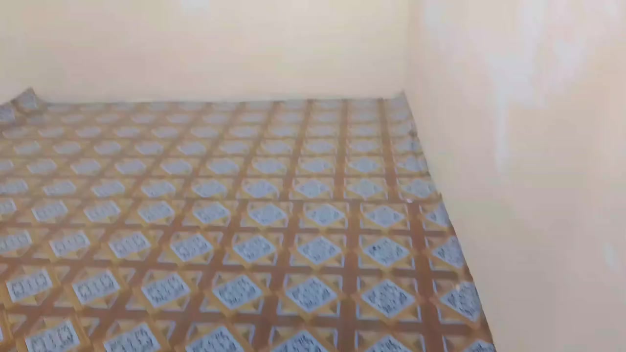 السلام عليكم بيت تجاوز للبيع زعفرانية شارع المركز المستشفى بيت جديد من كلشي ماطور كيزر خط سحب وطنية البيت مثل ماشوفه بلفديو جديد السعر 12 ***********
