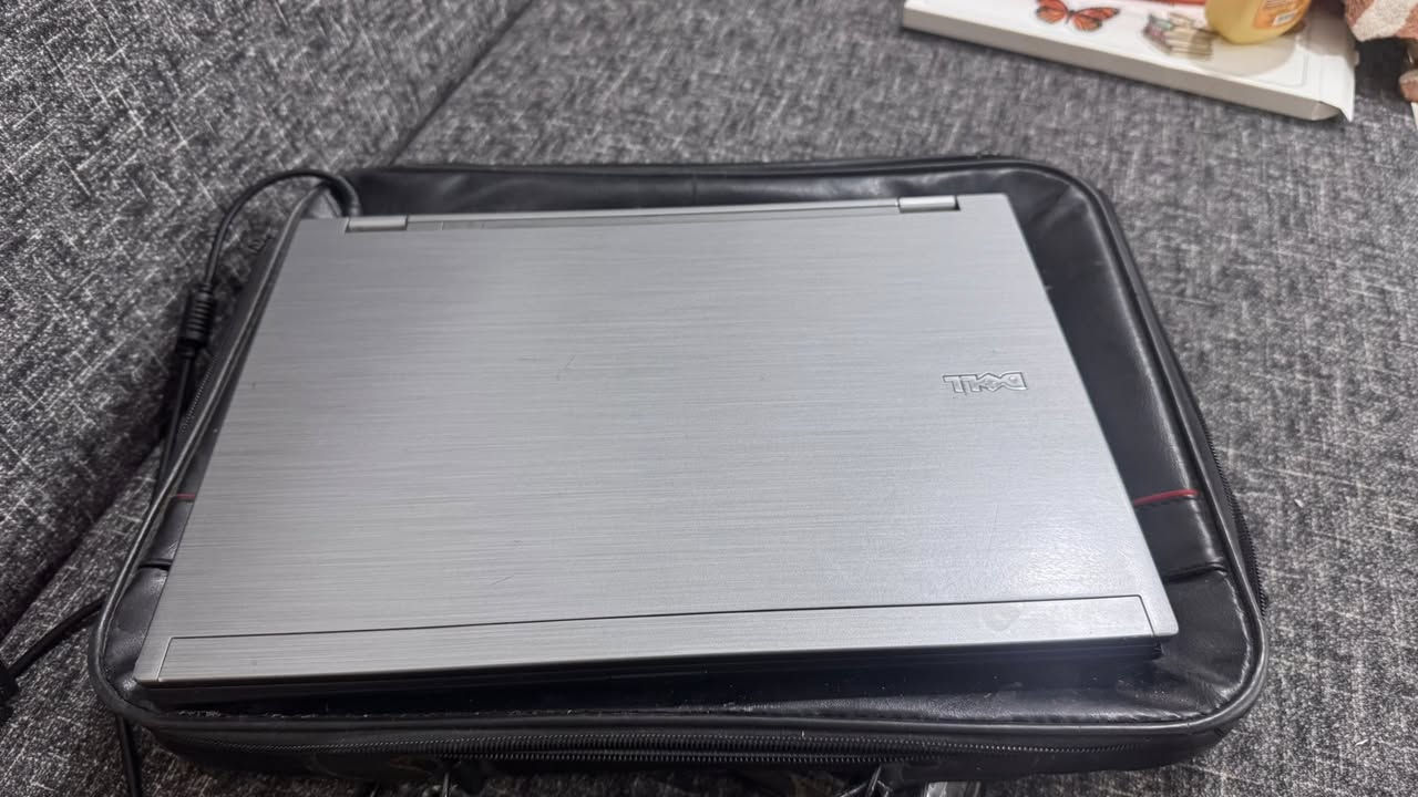 (Dell Latitude) للبيع: لابتوب ديل
المواصفات الأساسية:
Dell Latitude E6410 :الماركة والموديل •
Intel CoreTM i5 (M 520) @ 2.40 GHz :المعالج •
• الذاكرة (الرام): GB RAM 4
• النظام: Windows 10 Pro (نسخة مفعّلة جاهزة
للاستخدام)
• نوع النظام: bit-64
ملاحظة هامة جداً (إبراءً للذمة):
• حالة البطارية: الجهاز لا يعمل إلا وهو متصل بالشاحن.
قمت باستبدال البطارية قبل أيام قليلة ببطارية جديدة ولكن المشكلة مستمرة (قد يحتاج الجهاز تفقد دائرة الشحن أو أن البطارية الجديدة بها خلل).
الملحقات القادمة مع الجهاز:
• الشاحن الخاص به.
• حقيبة لابتوب.
للتواصل والاستفسار:*********** مراسلة واتساب فقط.
