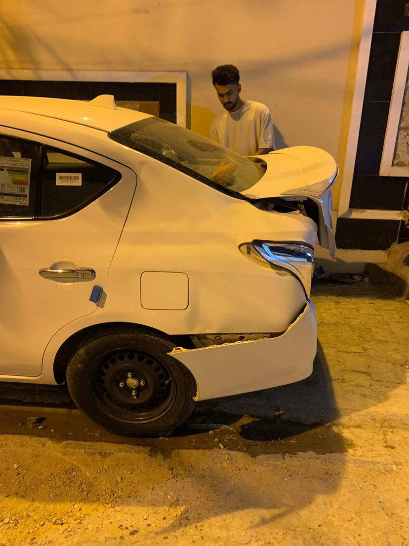 السلام عليكم نيسان سني هندي 2021 للبيع
حادثها مثل ماموضح بلصوره السياره بارد بدون صبغ 
ماشيه 40 الف 
السياره جديده مناقصها شي 
السعر 105وبيها مجال حك الجيه 
*********** واتساب
