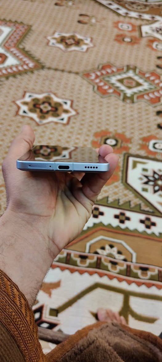 السلام عليكم
شاومي 14t bro  ذاكره 512 جهاز جديد مصار هواي من اخذته غراضه كامله 
مكاني بغداد متواجد واتساب ***********
