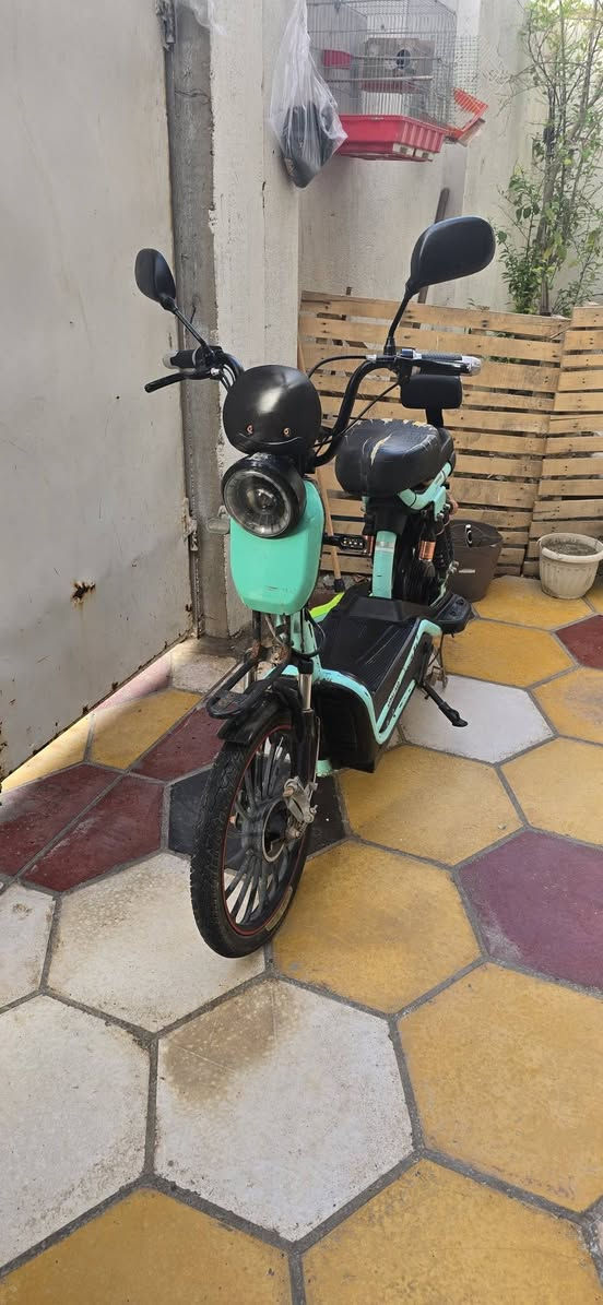 دراجه شحن موديل 25 السعر ست بطاريات وبي عطل حساس مال ويل 200,000 دينار بابل الكفل ***********
