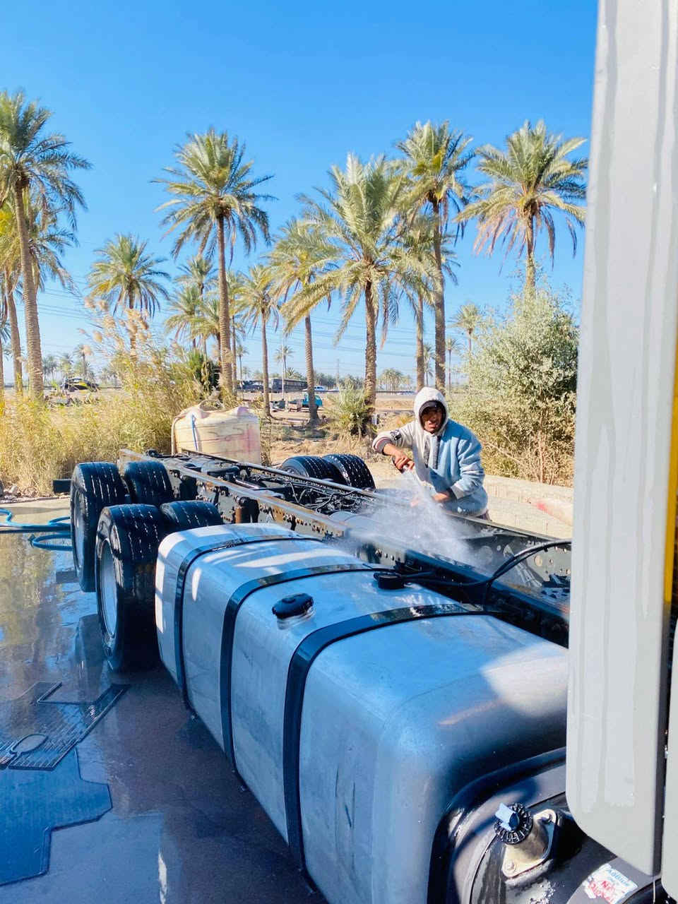 سلام عليكم اكتروز البيع فول عده الكامره والحساس 2012مكفوله كفاله عامه مزوج بلادي بلسنويه سياره بلواقع بعد احله من الصوره ***********الستفسار انتصب
