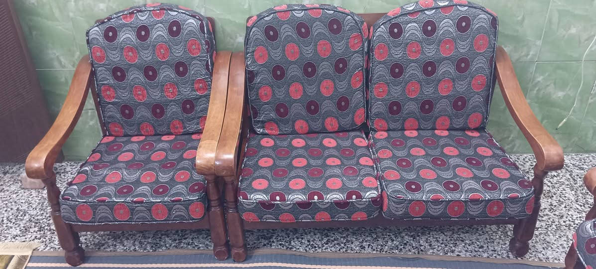 تخم. 7 مقاعد ثلاثيه وثنائيه وكراسي 2ماليزي درجة اولئ نضيف جدا
السعر 225الف بغداد الرصافه مدينه
اشراي يتصل وتساب
***********
