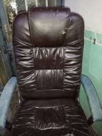 كرسي دوار • قابل للتعديل • سعر تفاوضي